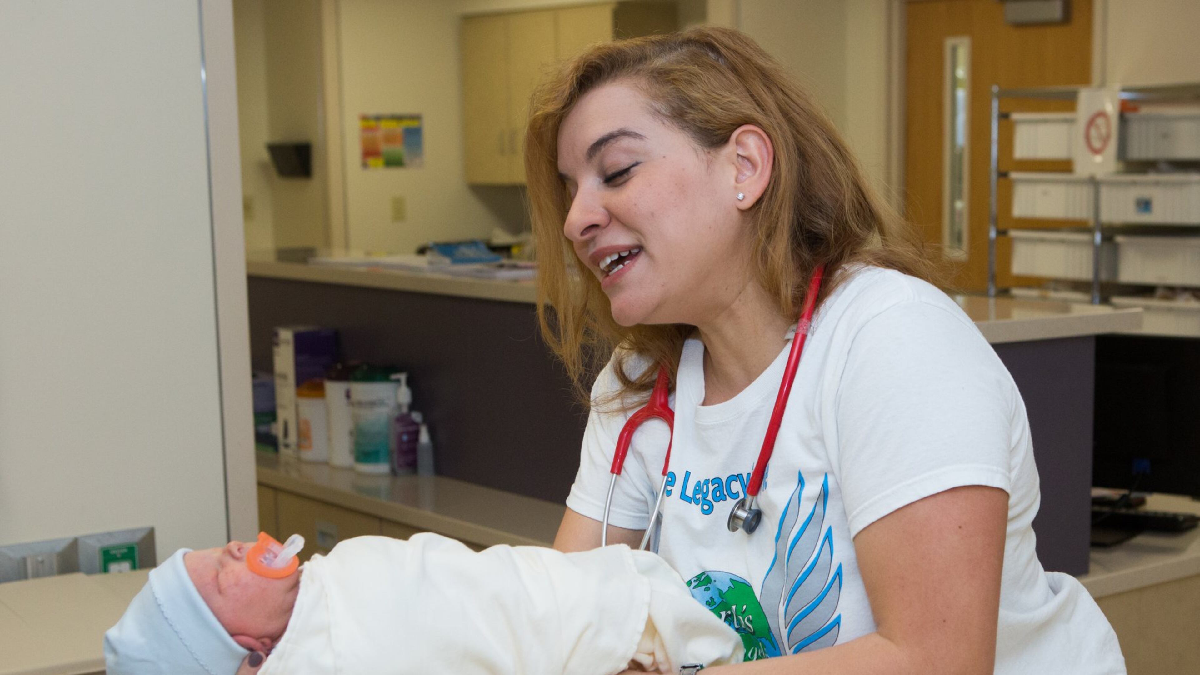 Hanan Waite, of Earth’s Angels, checks on a newborn baby at the Northside Hospital Women’s Center in Atlanta. (Photo by Phil Skinner)