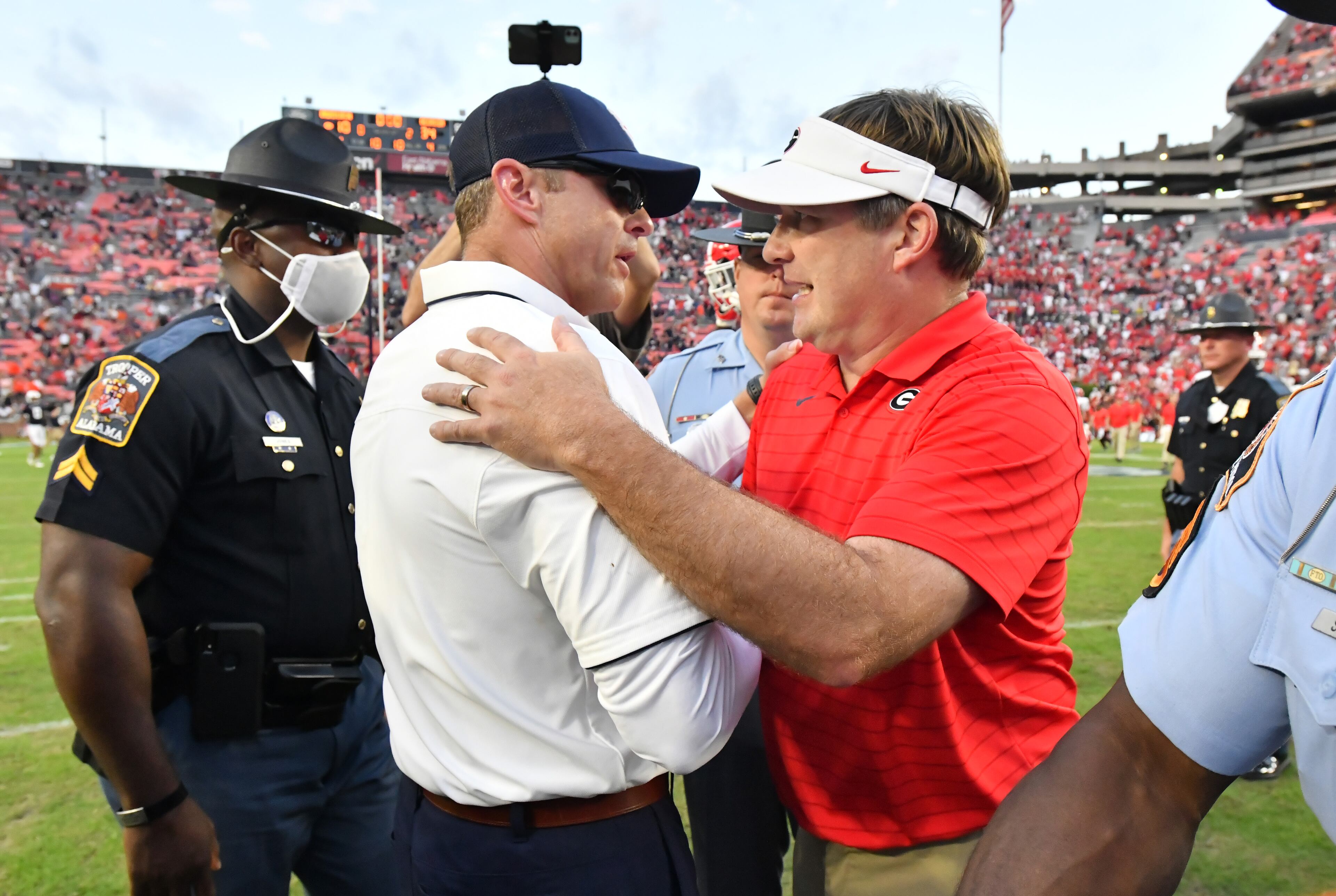 Auburn head coach Bryan Harsin (left) and Georgia head coach Kirby Smart shake hands after Georgia defeated Auburn. (Hyosub Shin / Hyosub.Shin@ajc.com)