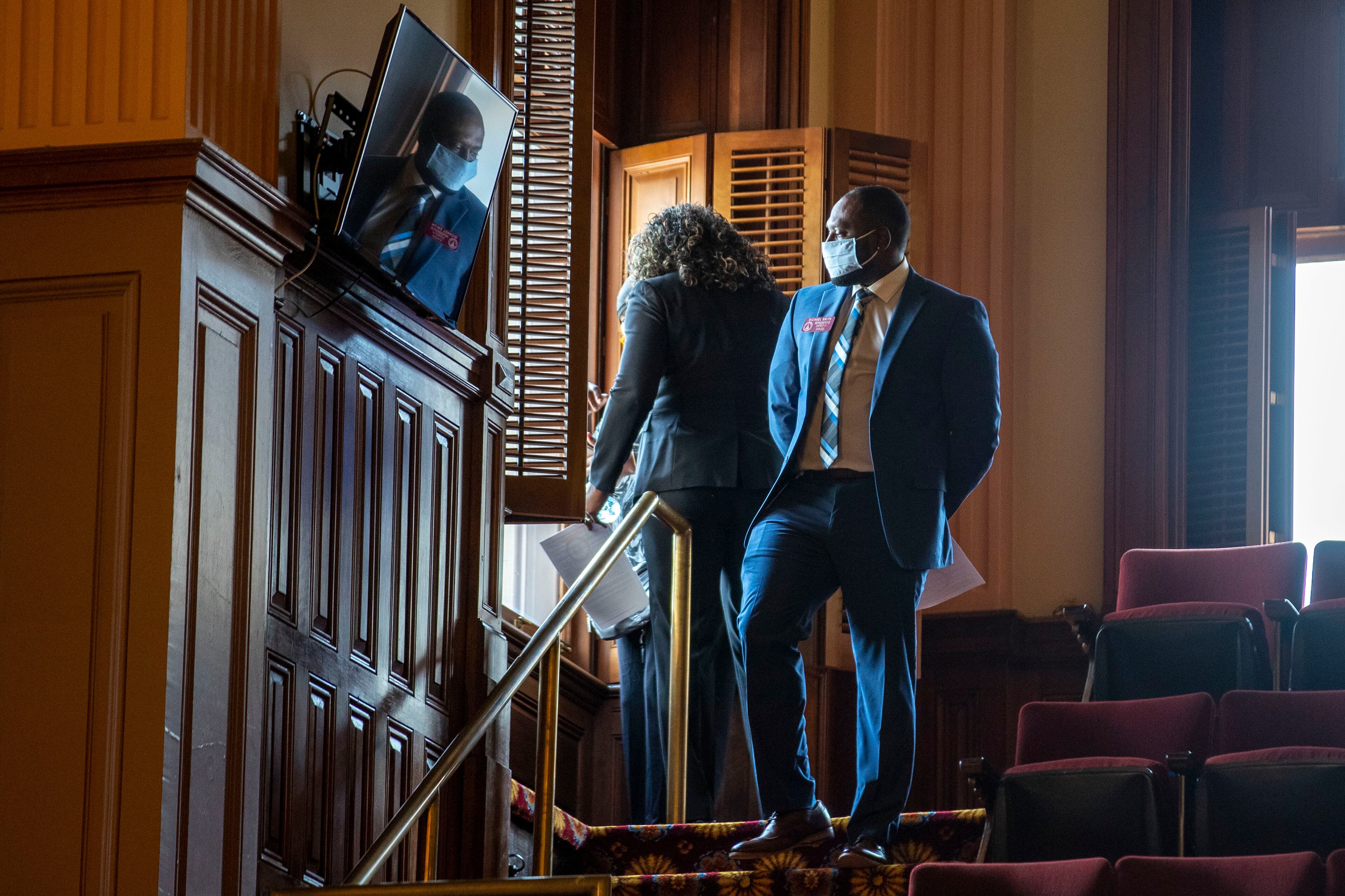 06/15/2020 - Atlanta , Georgia - Members of the House of Representatives watch as demonstrators gather outside of the Georgia State Capitol building during the 30th day of the legislative session in Atlanta, Monday, June 15, 2020. (ALYSSA POINTER / ALYSSA.POINTER@AJC.COM)