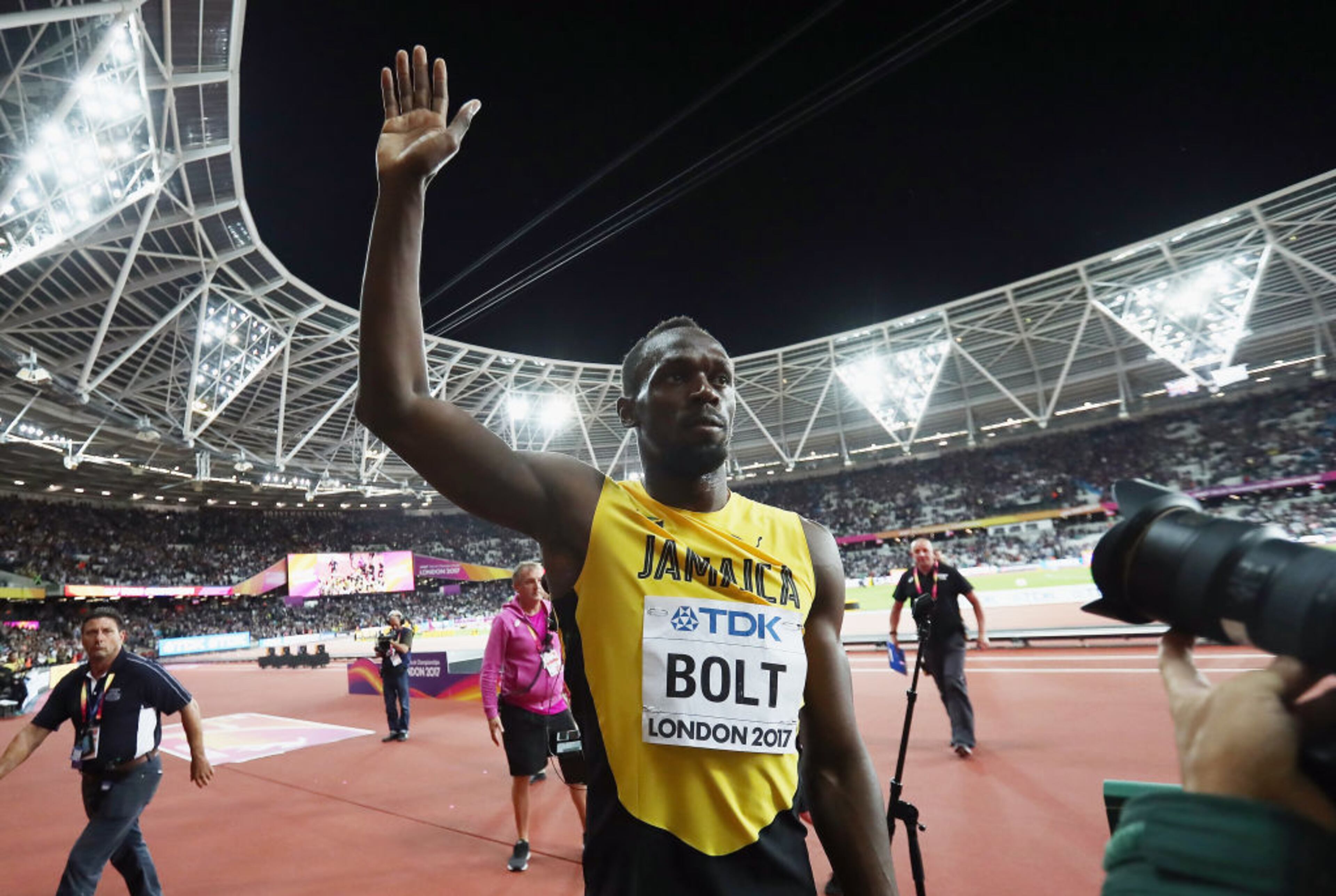 LONDON, ENGLAND - AUGUST 05: Usain Bolt of Jamaica acknowledges the cheers of the crowd on his lap of honour following his third place finish in the Men's 100 metres final during day two of the 16th IAAF World Athletics Championships London 2017 at The London Stadium on August 5, 2017 in London, United Kingdom. (Photo by Alexander Hassenstein/Getty Images for IAAF)
