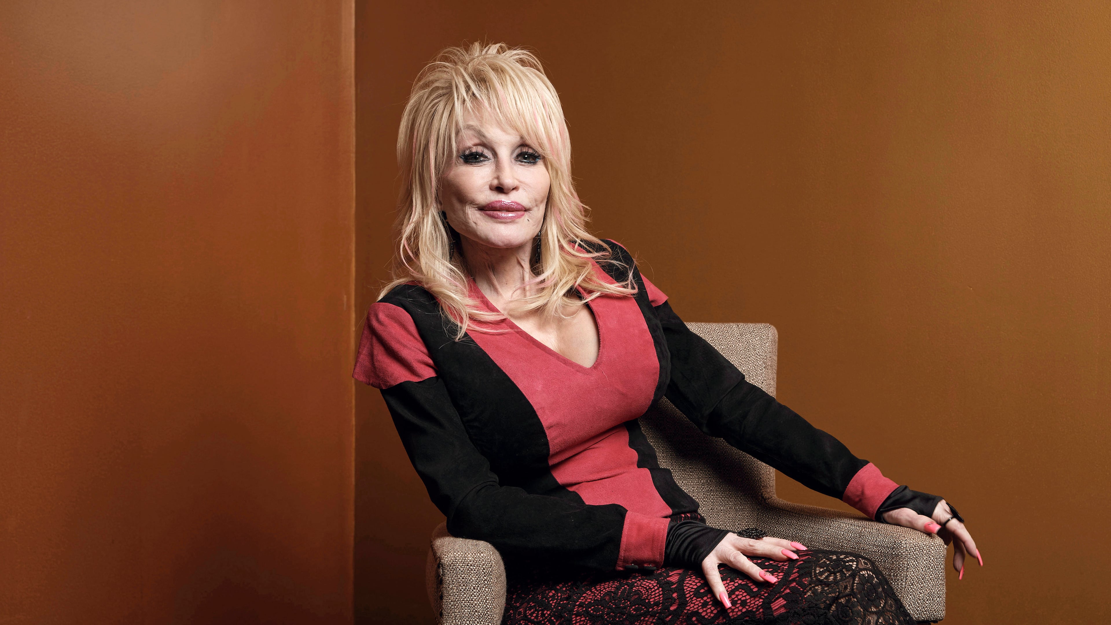 Dolly Parton poses at the Carnegie Medal of Philanthropy Ceremony in New York, on Oct. 13, 2022. (Andres Kudacki/AP File)