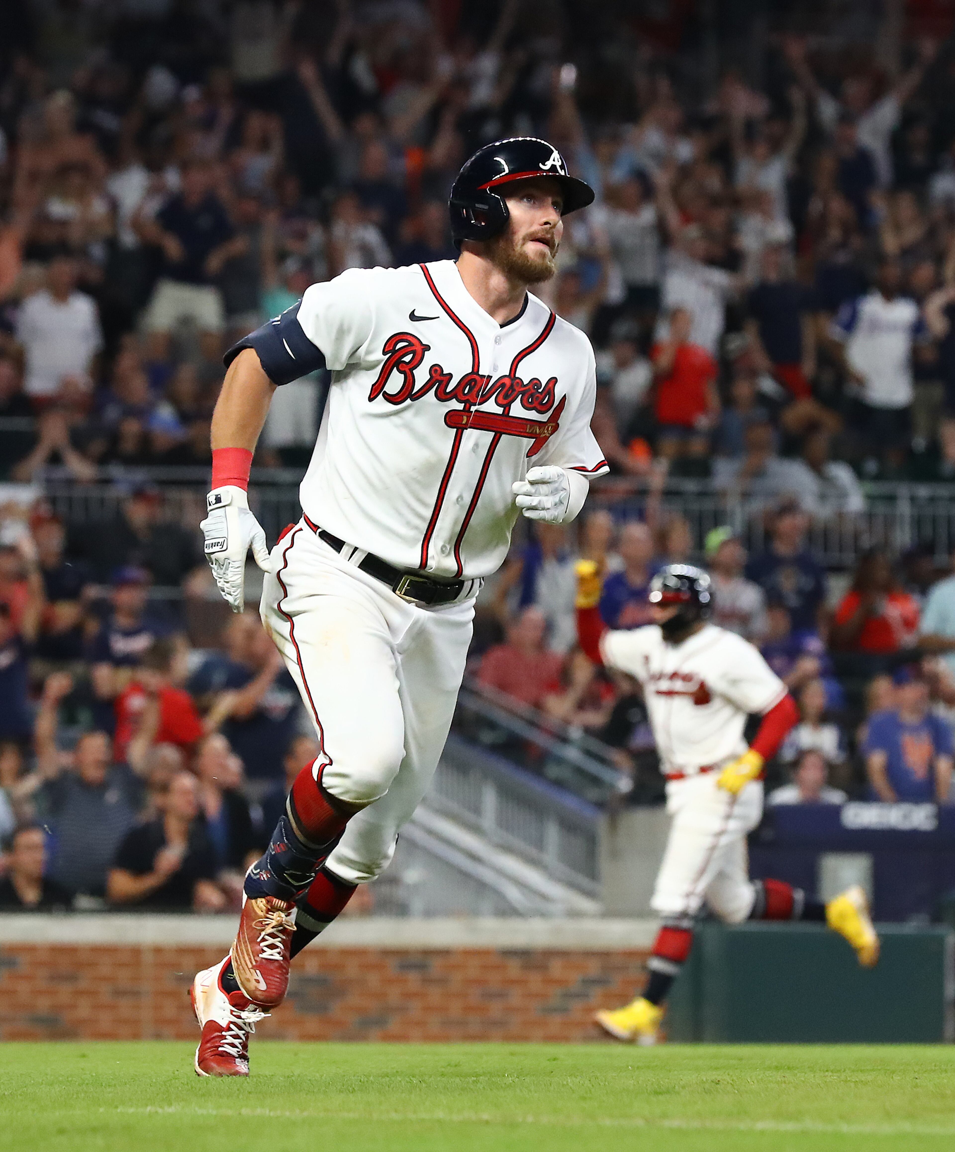 081722 Atlanta: Atlanta Braves Robbie Grossman hits a 3-RBI home run to cut the New York Mets lead to 6-5 during the seventh inning in a MLB baseball game on Wednesday, August 17, 2022, in Atlanta. “Curtis Compton / Curtis Compton@ajc.com