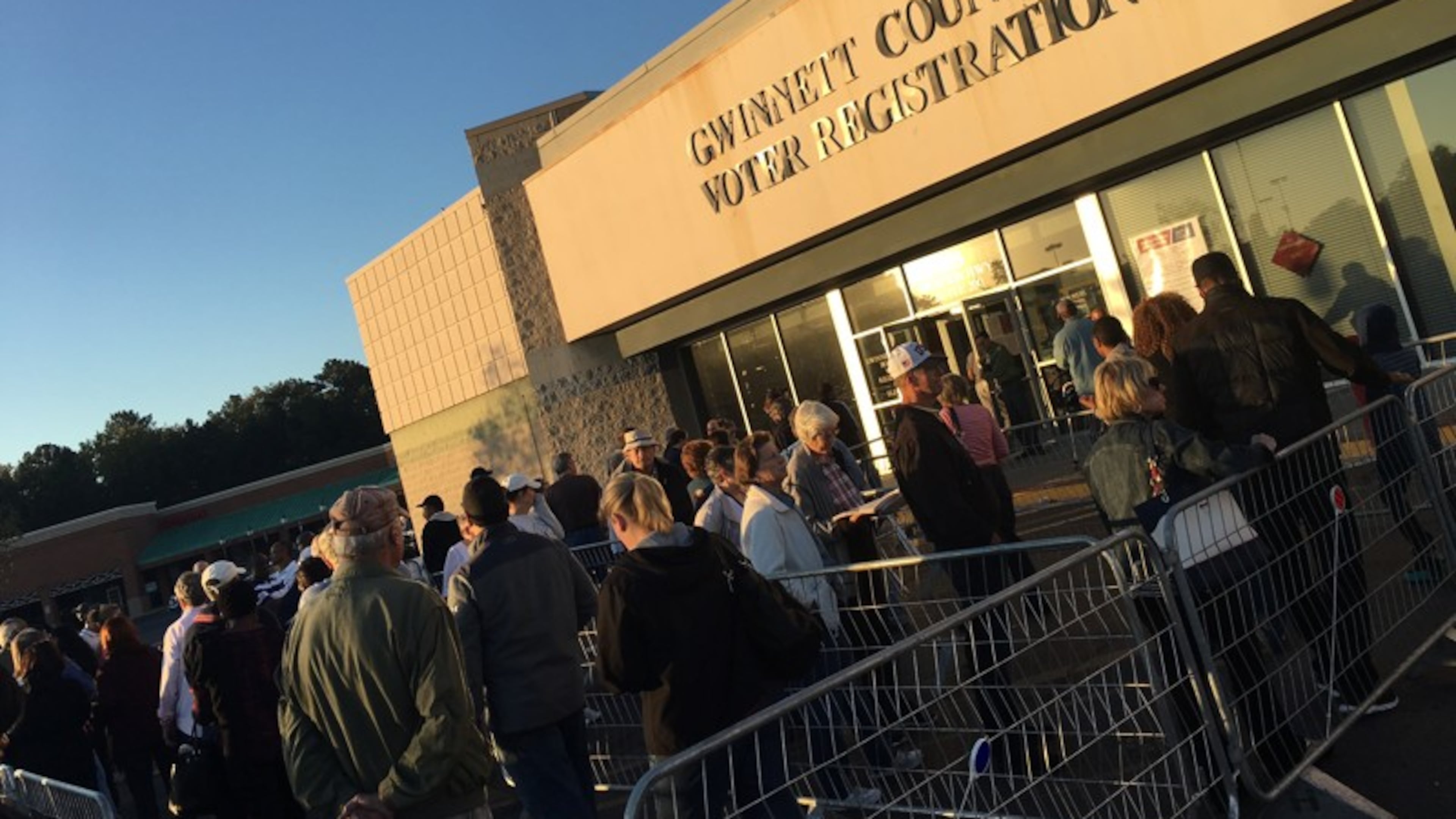 Hundreds of people lined up outside the Gwinnett County elections office for the first day of early voting earlier this month. TYLER ESTEP / TYLER.ESTEP@AJC.COM