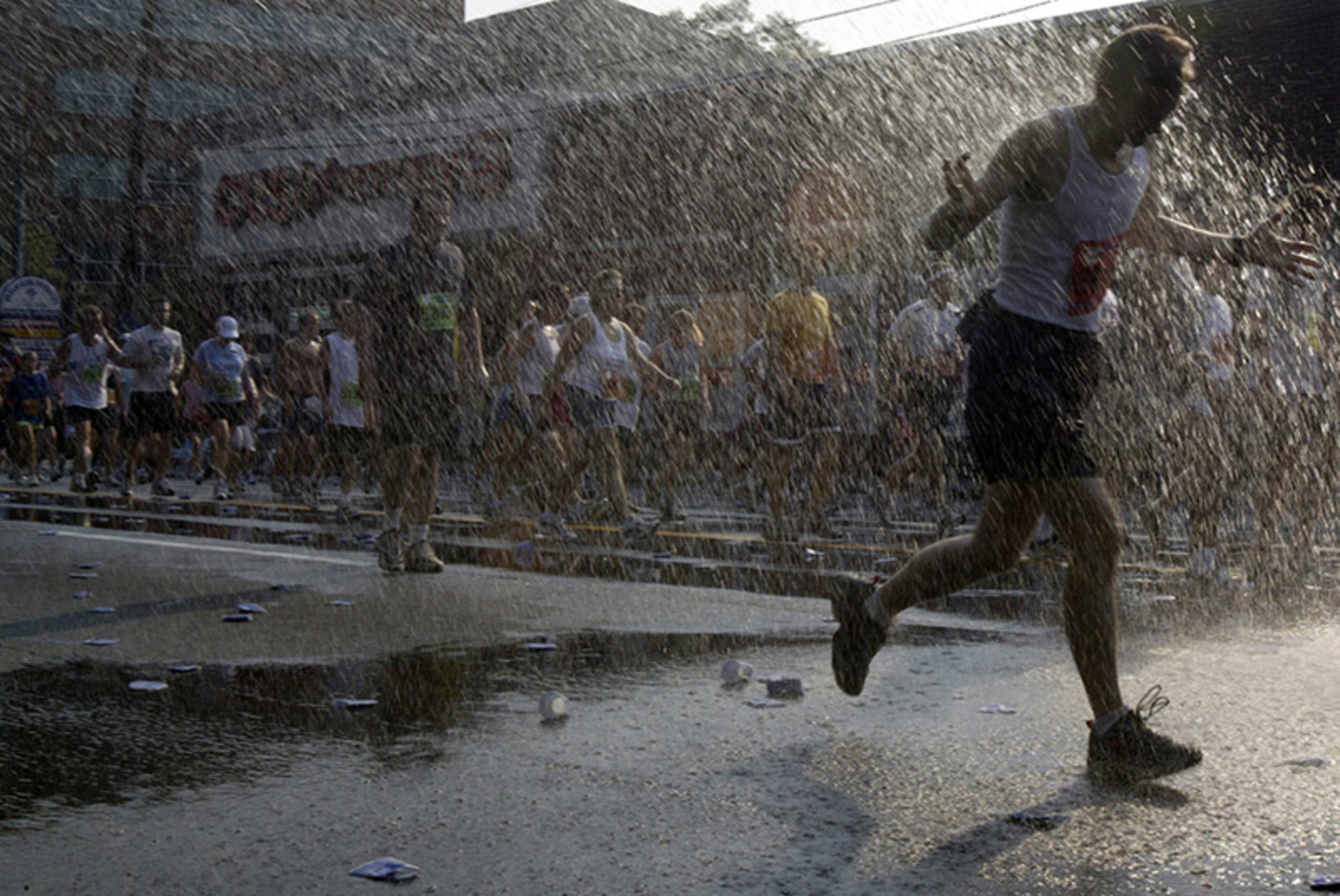 The starting temperature for the 2006 AJC Peachtree Road Race was 72 degrees Fahrenheit.