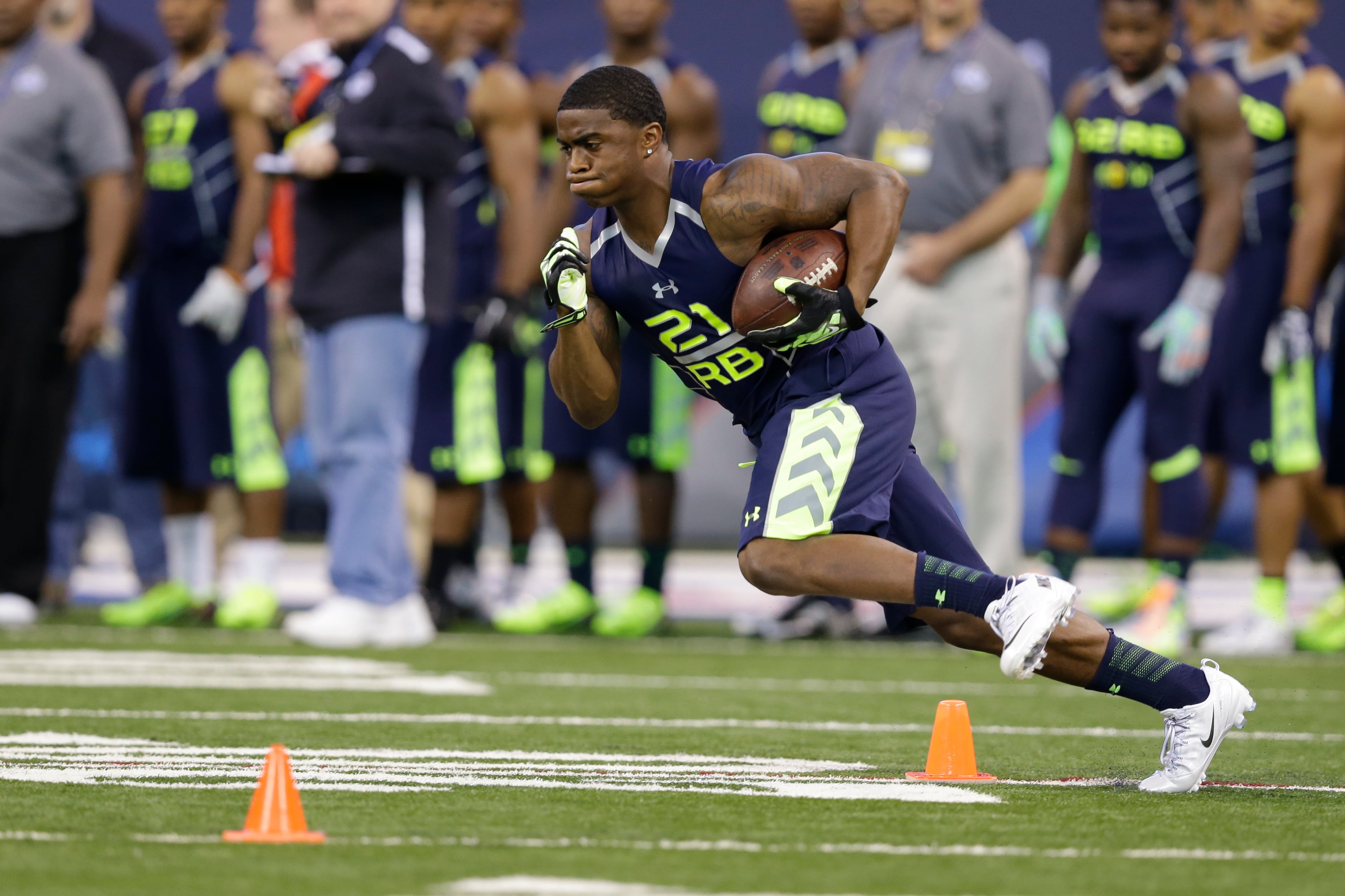 Georgia Southern running back Jerick Mckinnon runs a drill at the NFL football scouting combine in Indianapolis, Sunday, Feb. 23, 2014. (AP Photo/Michael Conroy)