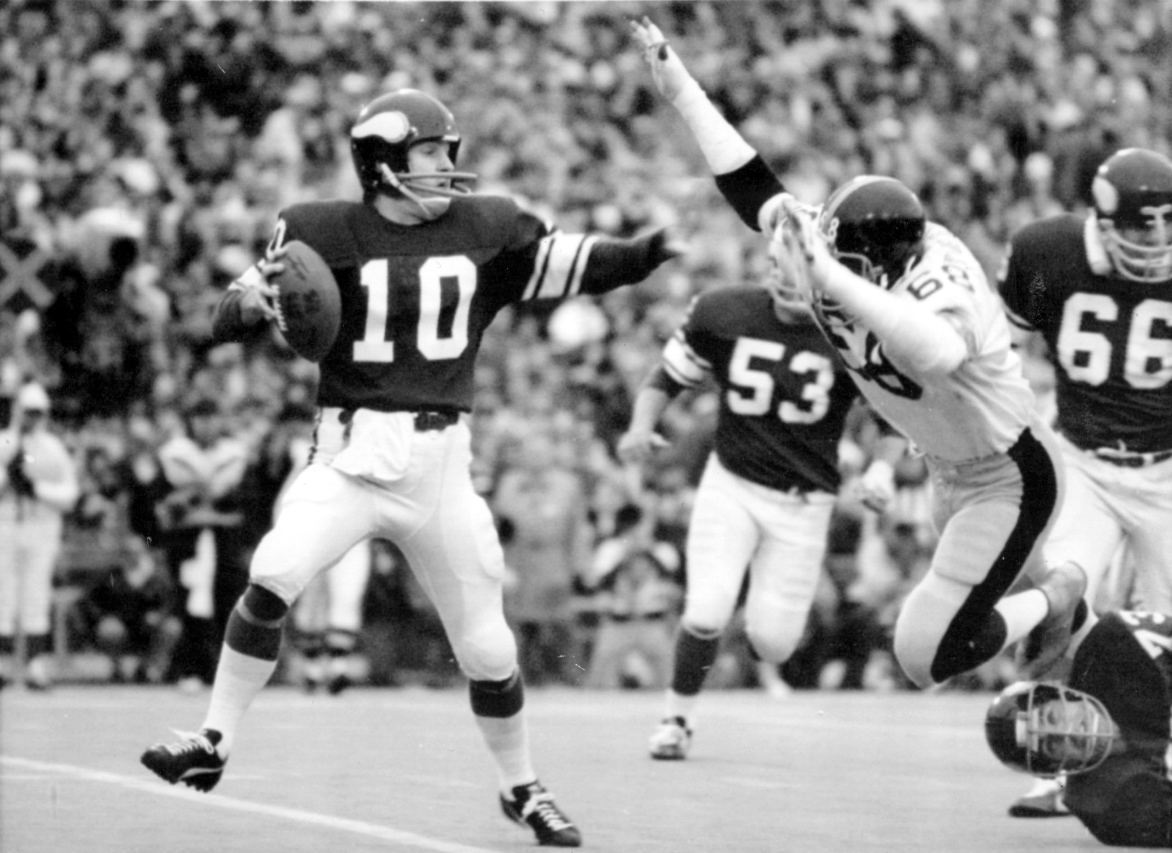 Minnesota Vikings quarterback Fran Tarkenton (10) tries to get off a pass against the Steelers' L.C. Greenwood (68) in the ninth Super Bowl. AP Photo.