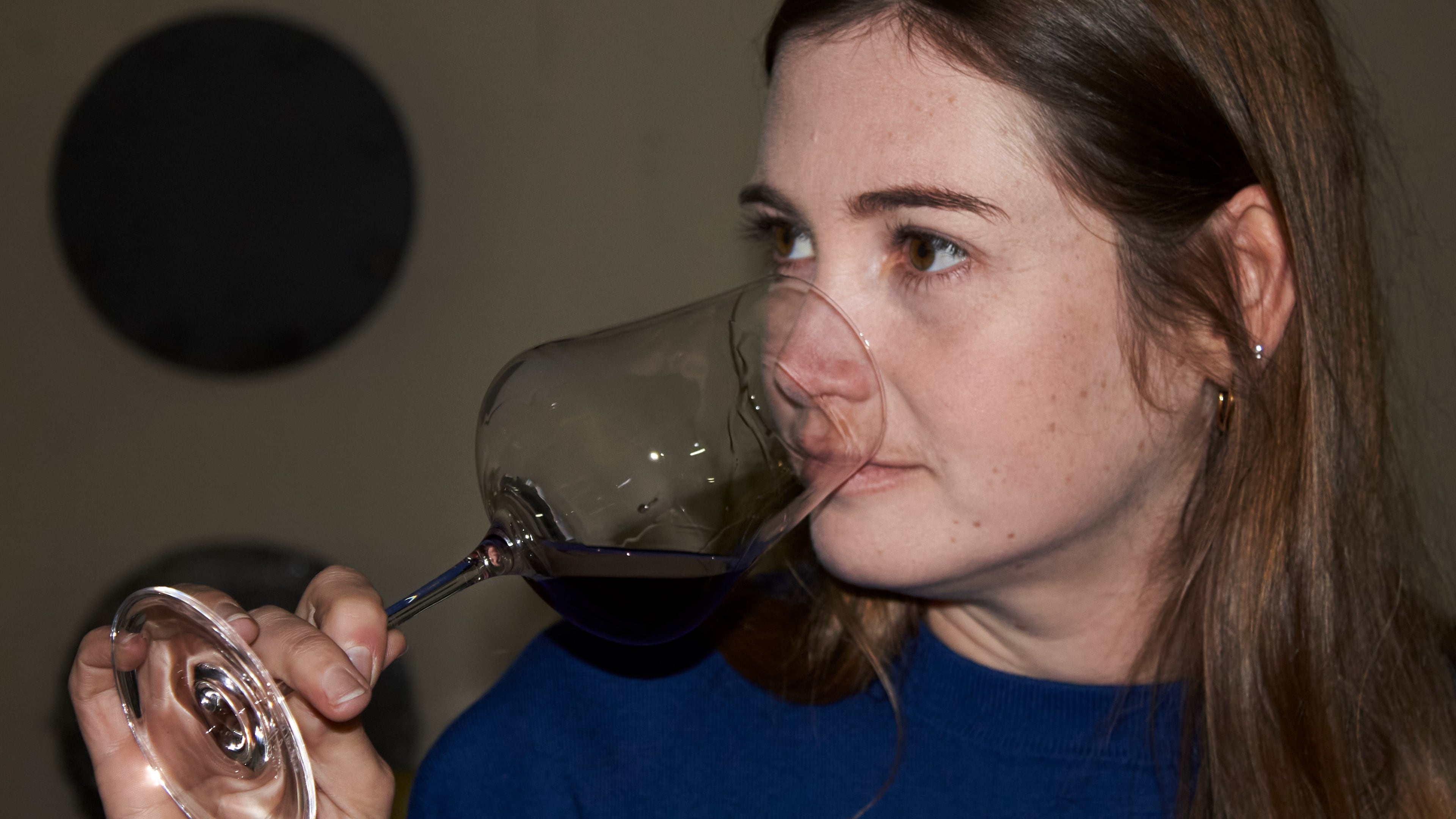 Natasha Jacka evaluates a glass of wine during the period it matures in oak in Cape Town, South Africa, Thursday, June 4, 2026. (AP Photo/Neil Shaw)