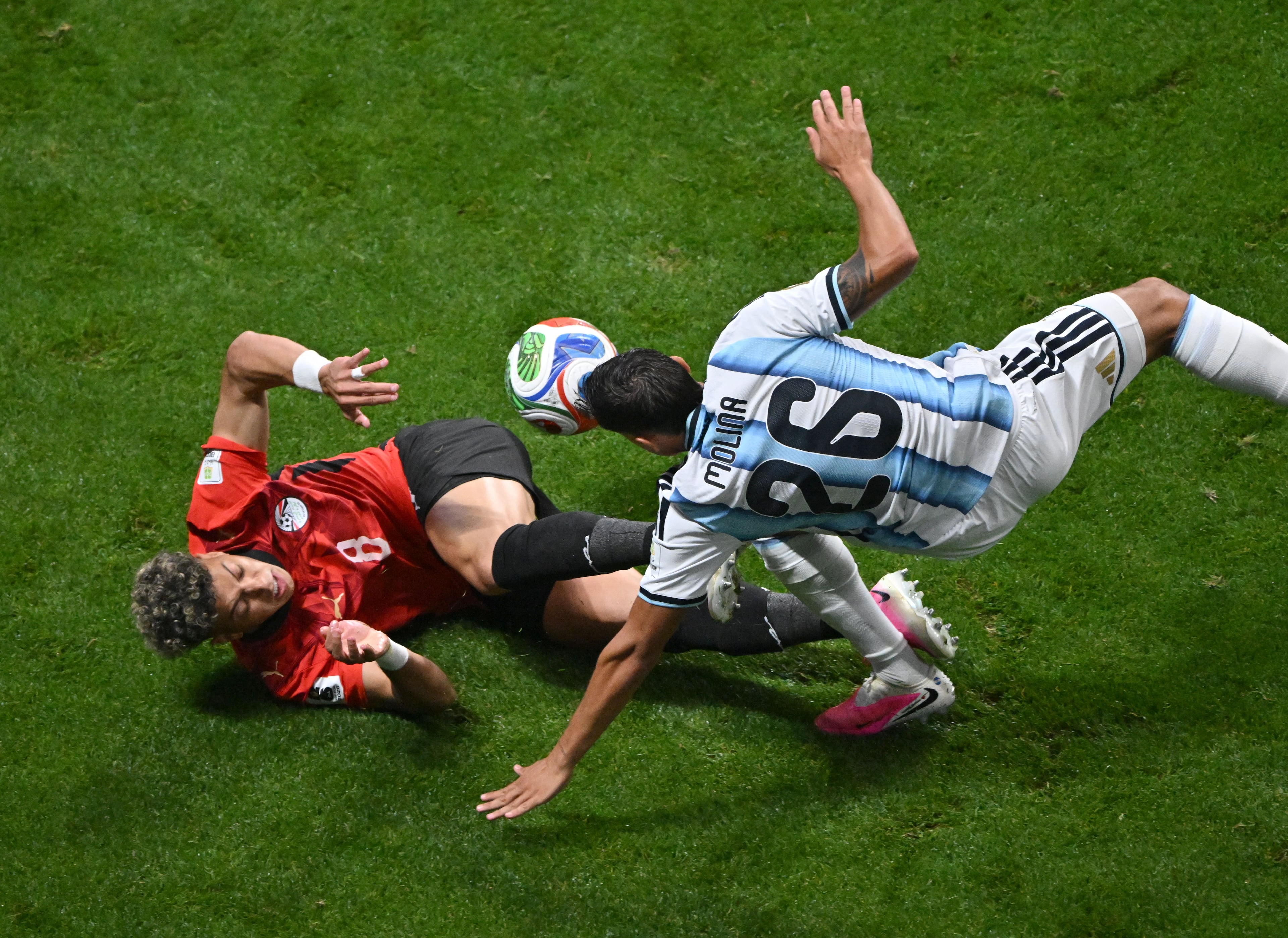 Egypt midfielder Emam Ashour (8) flights against Argentina defender Nahuel Molina (26) during the first half of the Argentina vs. Egypt FIFA World Cup game on Tuesday, July 7, 2026, in Atlanta. (Hyosub Shin/AJC)