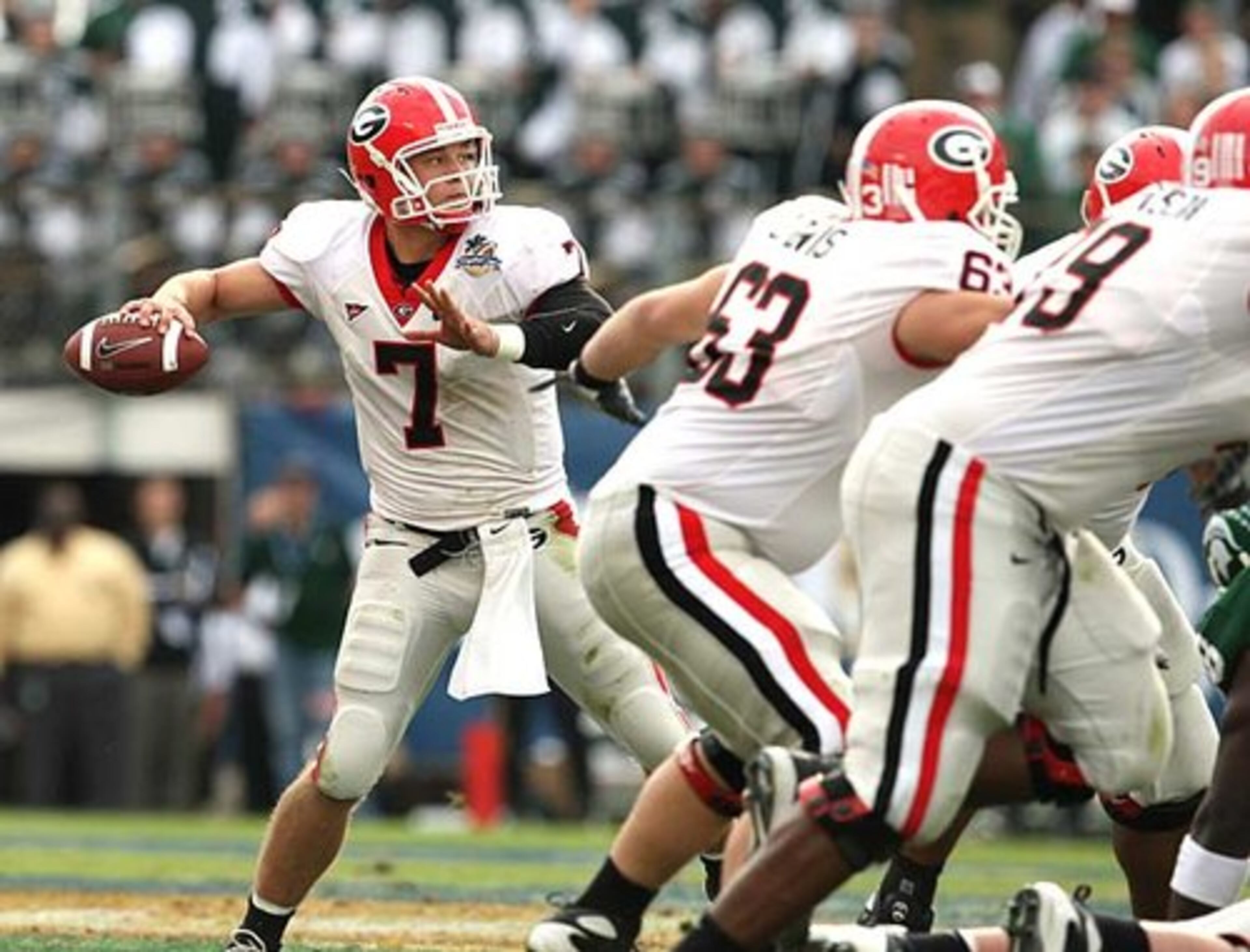 Georgia quarterback Matthew Stafford (7) throws a touchdown pass to wide receiver Michael Moore in the third quarter against Michigan State.