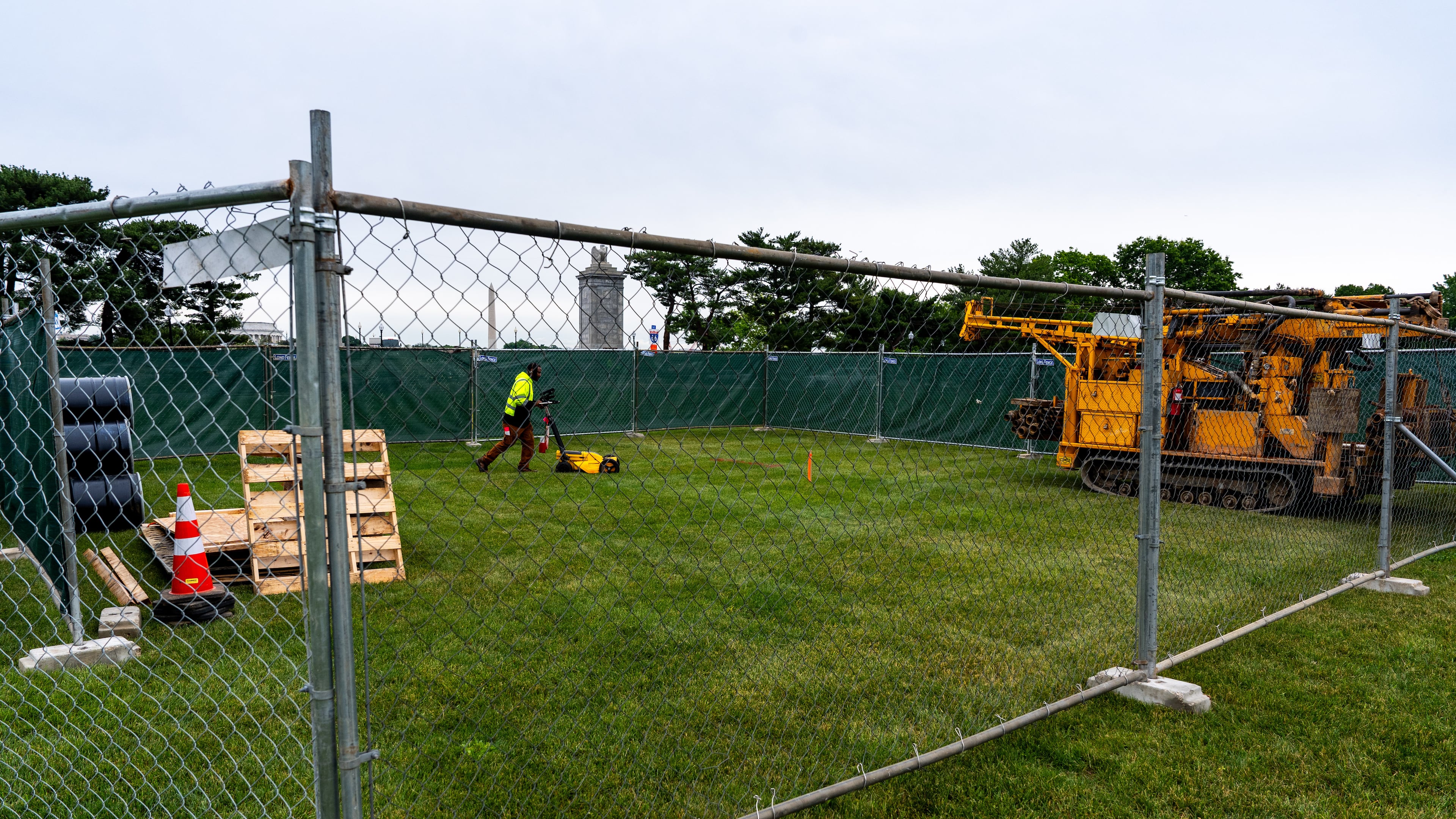 Workers survey the Memorial Circle, where President Donald Trump has proposed building an arch to commemorate the United States' 250th anniversary, Monday, May 11, 2026, in Washington. (AP Photo/Alex Brandon)
