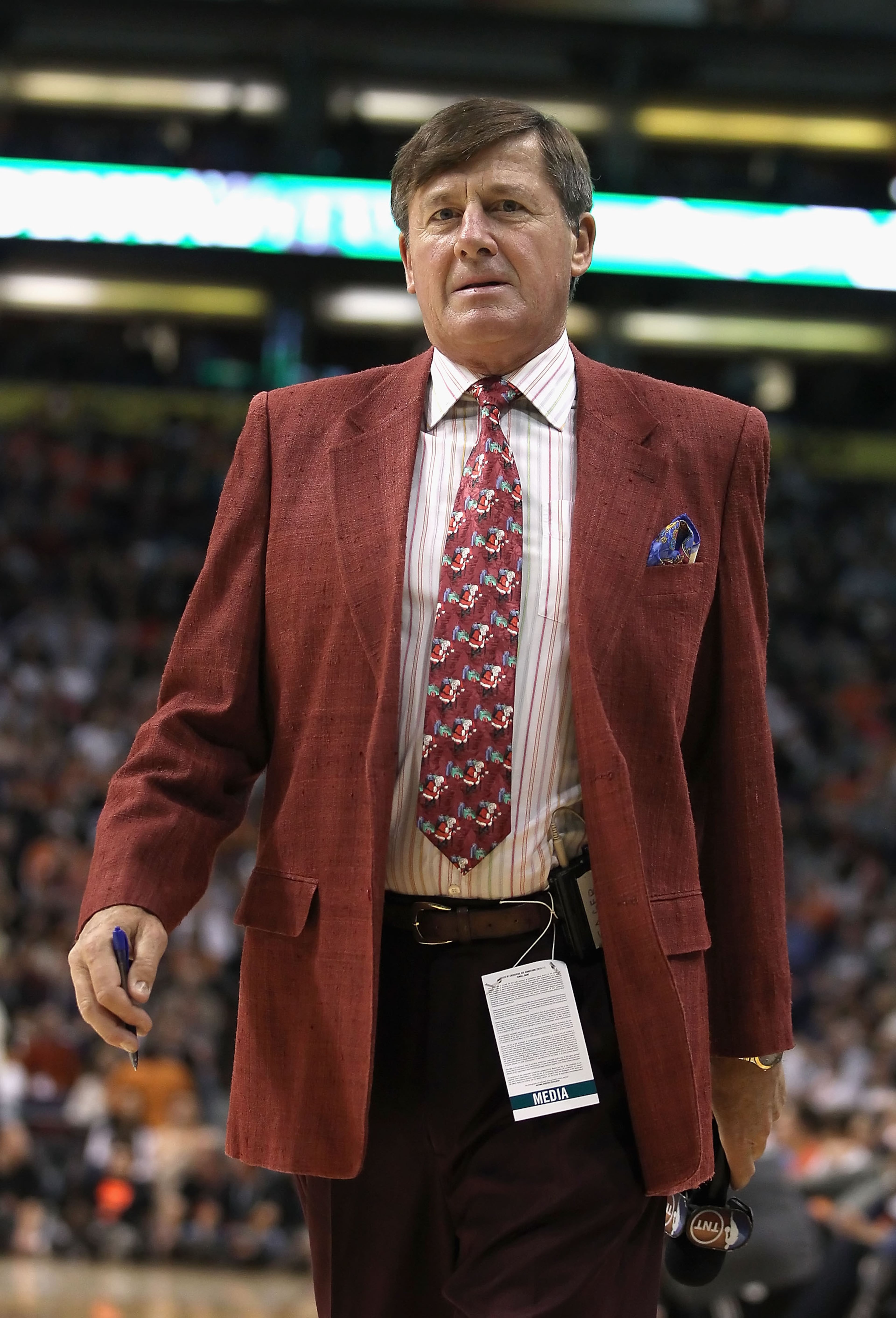 Reporter Craig Sager at the NBA game between the Miami Heat and the Phoenix Suns at US Airways Center on December 23, 2010 in Phoenix, Arizona.