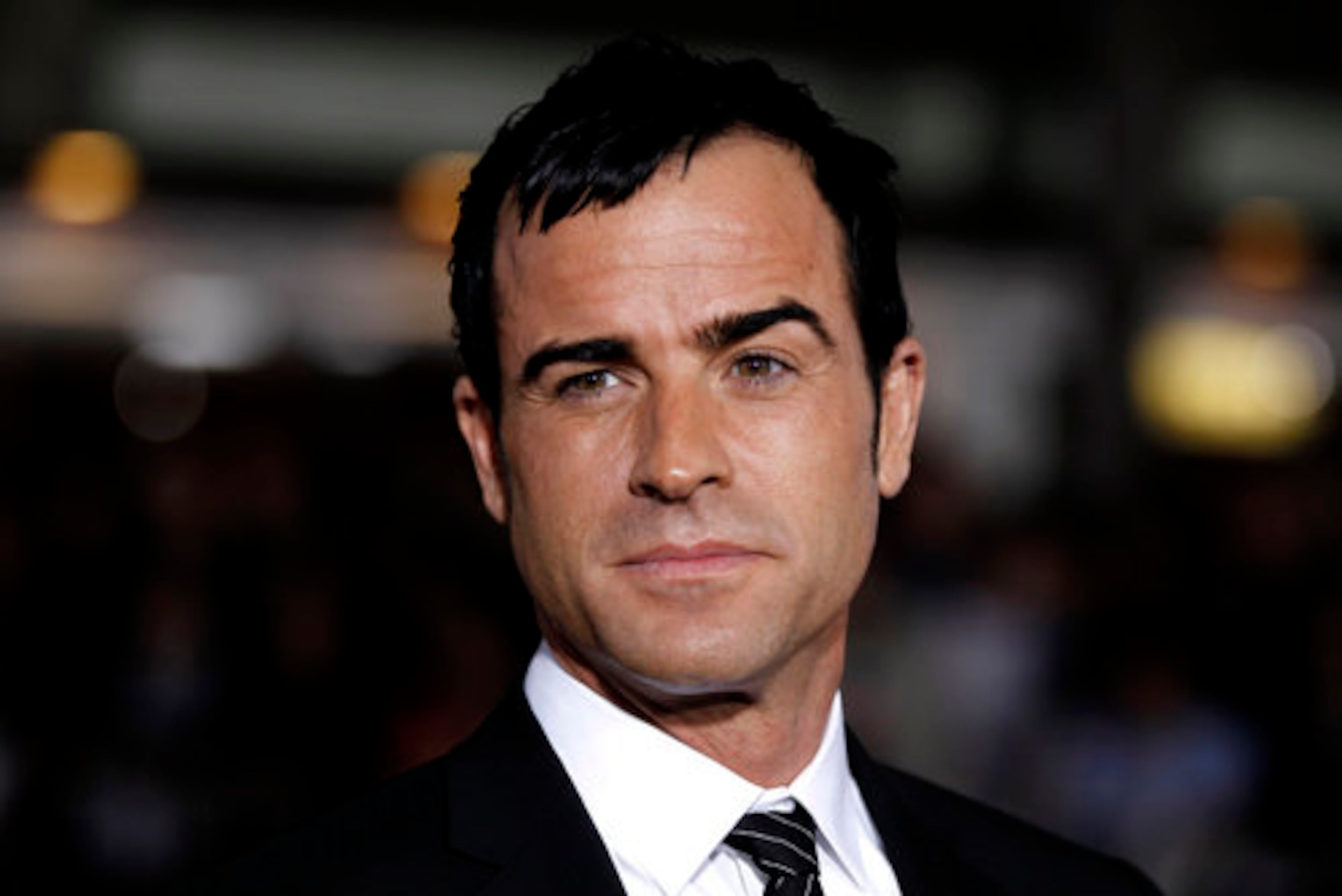 Cast member Justin Theroux arrives. Theroux is dating fellow cast member Jennifer Aniston.