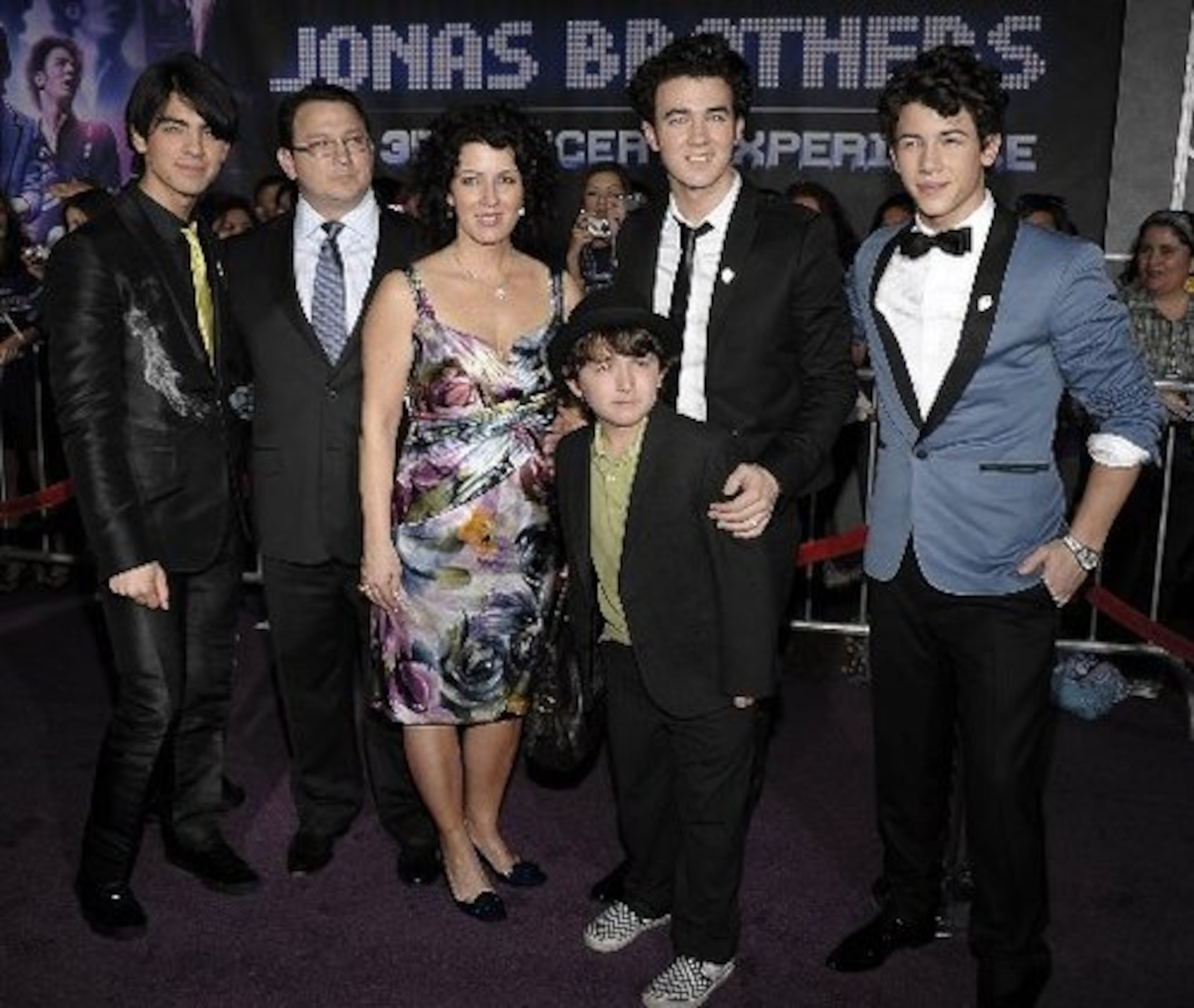 From left, Kevin Jonas, father Paul Jonas, mother Denise Jonas, singer Frankie Jonas and Joe and Nick Jonas.
