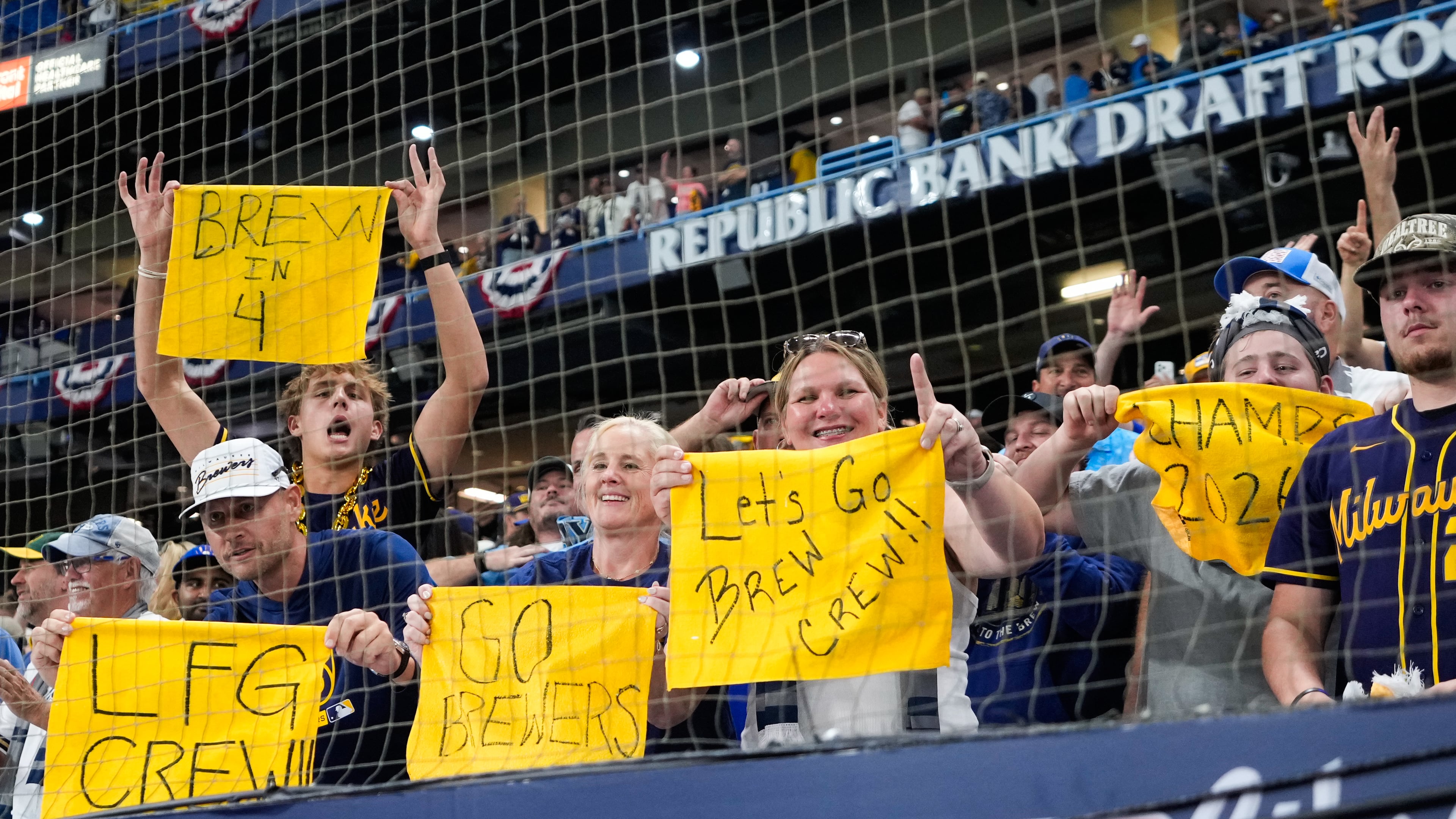 Milwaukee Brewers fans cheer after Game 3 of baseball's World Series, Monday, Oct. 26, 2026, in St. Petersburg, Fla., between the Milwaukee Brewers and the Tampa Bay Rays. (AP Photo/Chris O'Meara)