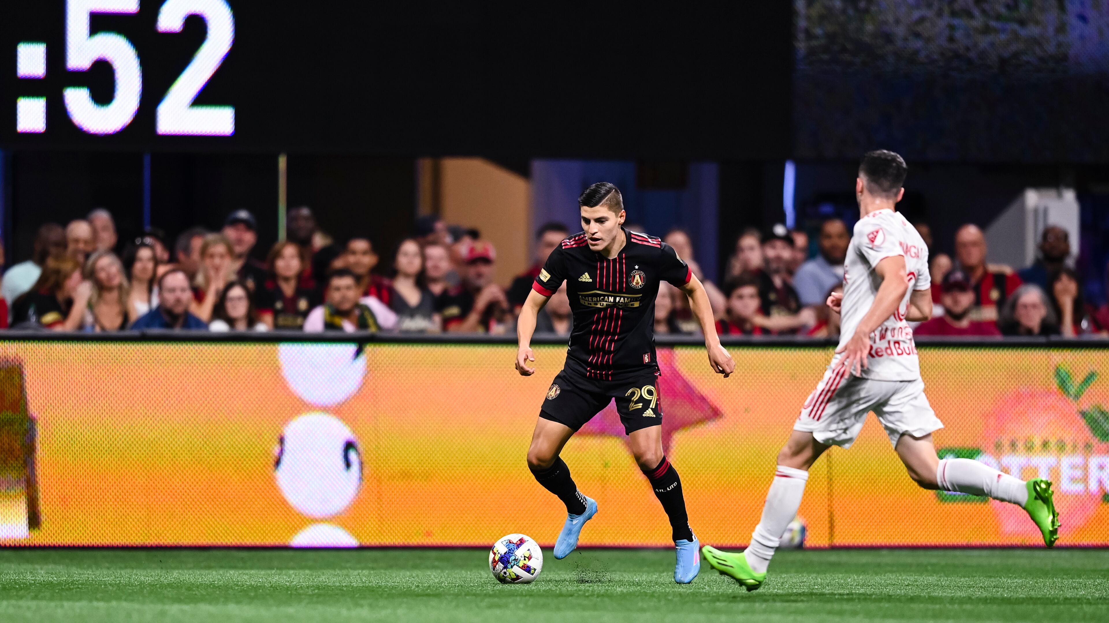 Atlanta United forward Ronaldo Cisneros #29 dribbles th ball during the match against New York Red Bulls at Mercedes-Benz Stadium in Atlanta, United States on Wednesday August 17, 2022. (Photo by Mitchell Martin/Atlanta United)