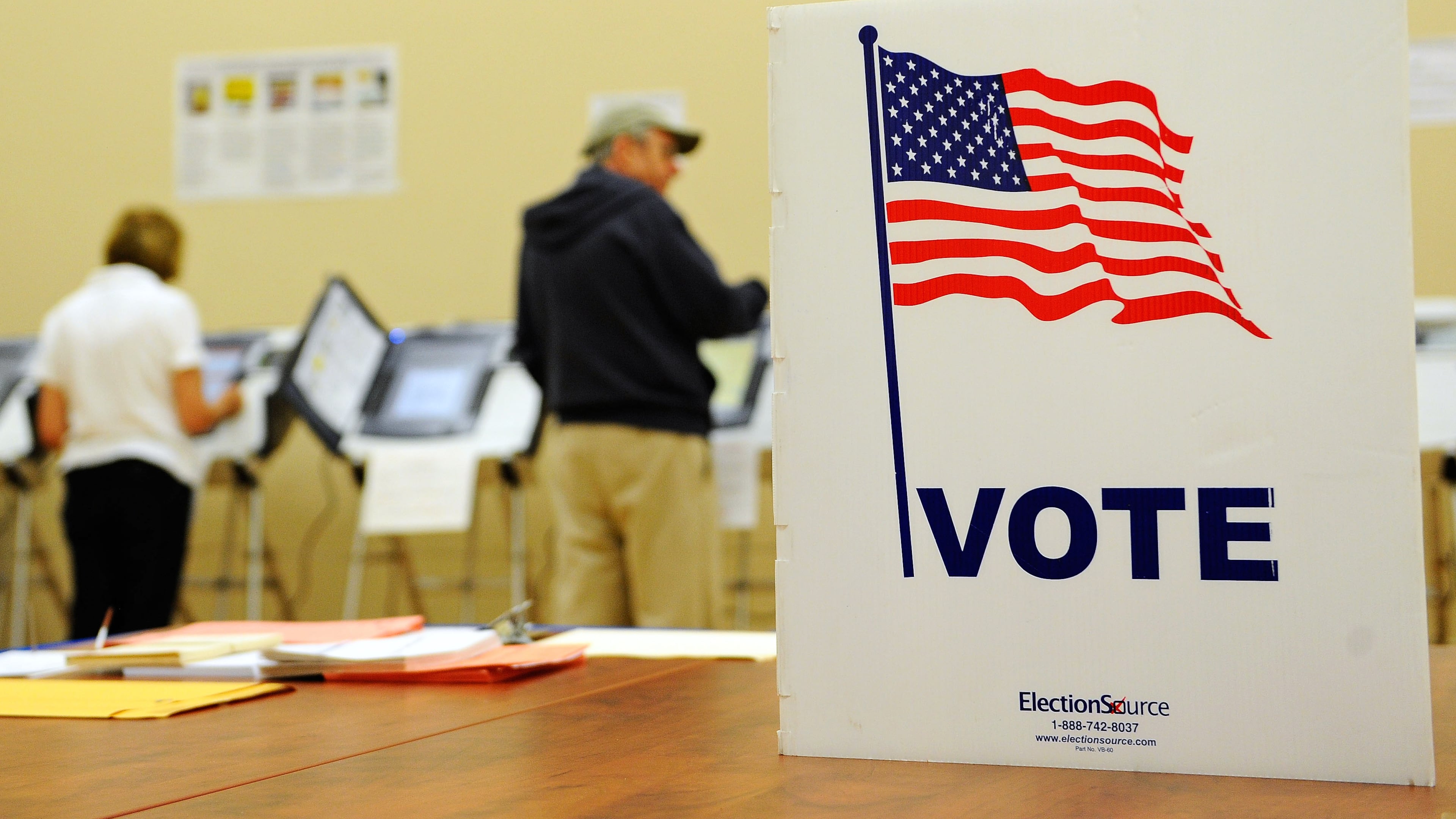 North Fulton residents participate in early voting on the first day the procedure is available at the North Fulton Annex in Atlanta on Monday, Oct. 13, 2014. David Tulis / AJC Special
