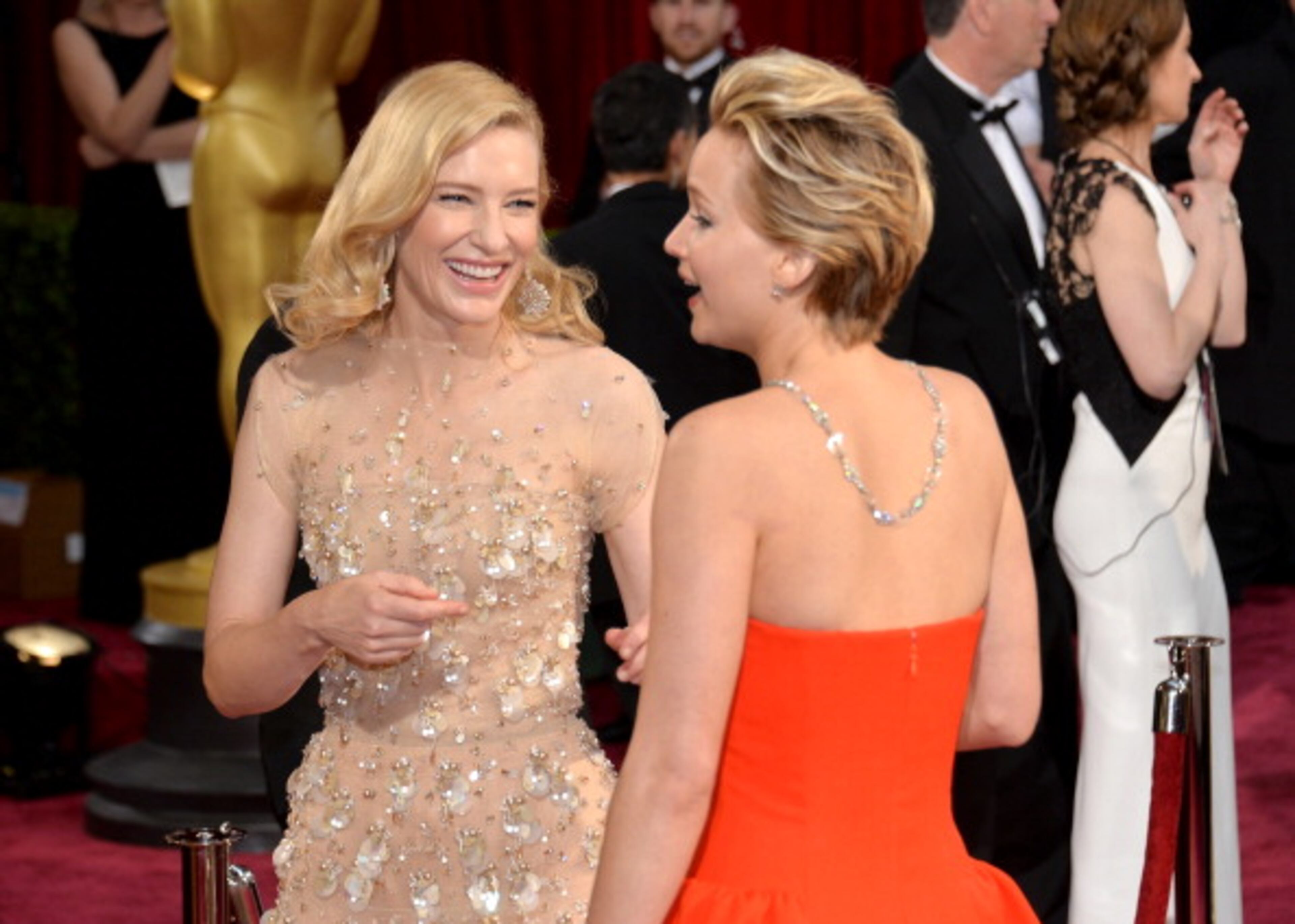 HOLLYWOOD, CA - MARCH 02: Actresses Cate Blanchett (L) and Jennifer Lawrence attend the Oscars held at Hollywood & Highland Center on March 2, 2014 in Hollywood, California. (Photo by Michael Buckner/Getty Images)