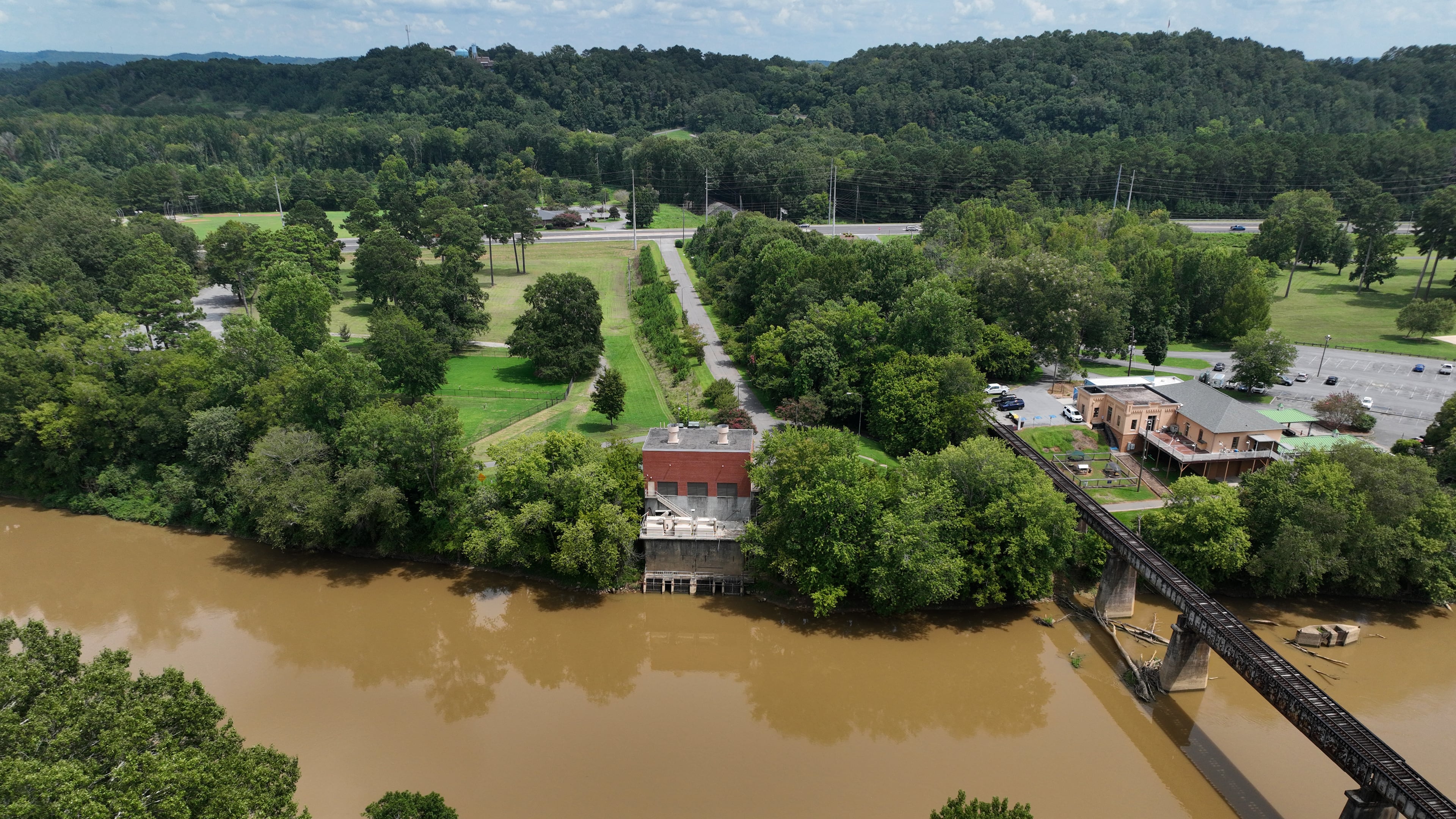 A handful of bills would shield companies that emit dangerous chemicals into Georgia waters. For decades, the Oostanaula river, the city of Rome’s main water source, has been contaminated with toxic “forever chemicals” — the tongue-twisting polyfluoroalkyl and perfluoroalkyl substances better known by their acronym, PFAS. (Hyosub Shin / AJC file photo)