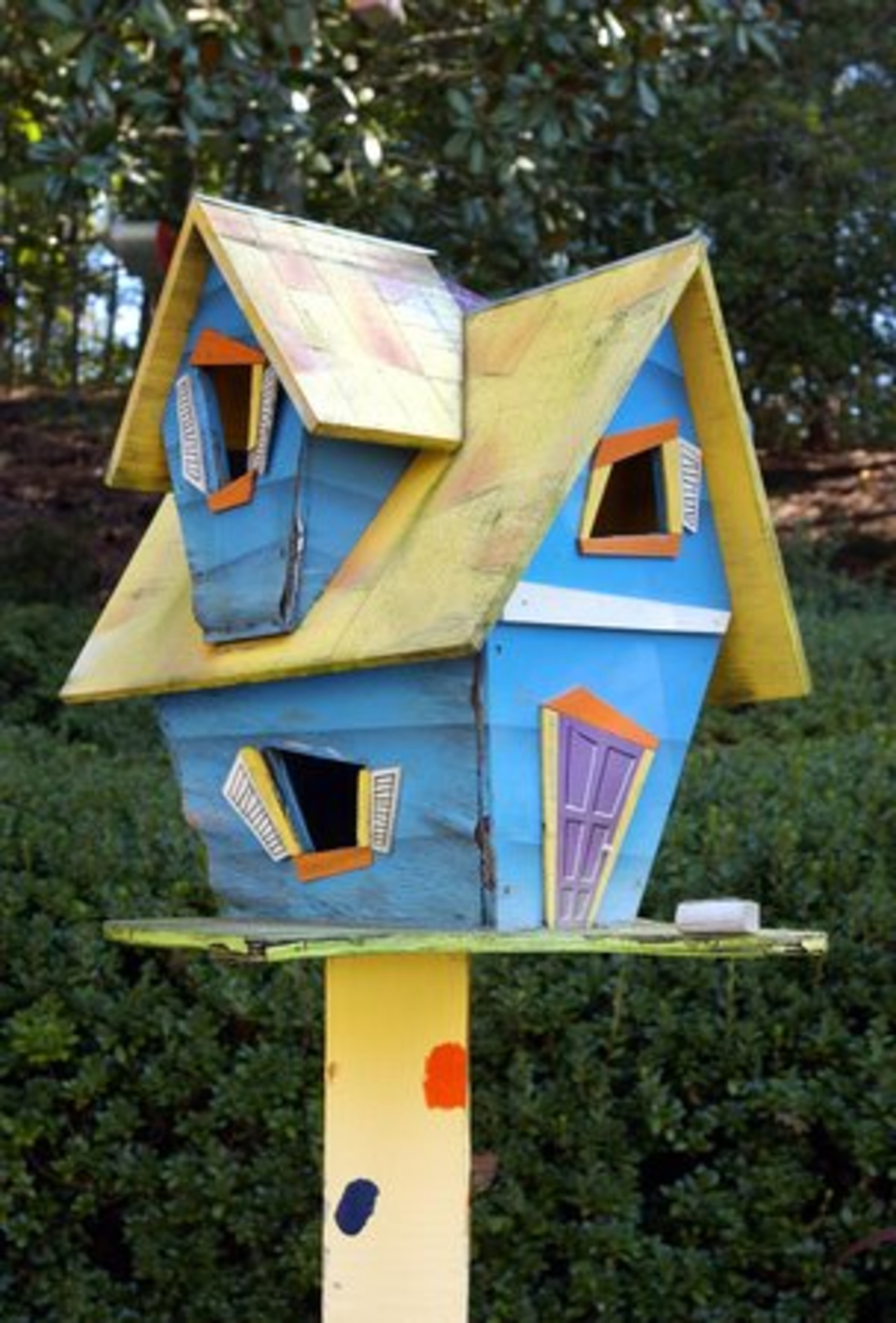 This birdhouse with a retro design flair was created by Sandy Abrams. Watching our little avian neighbors enjoy the backyard birdbath and feeder is one of life's quiet pleasures. But when night falls, they too need a roof over their heads.