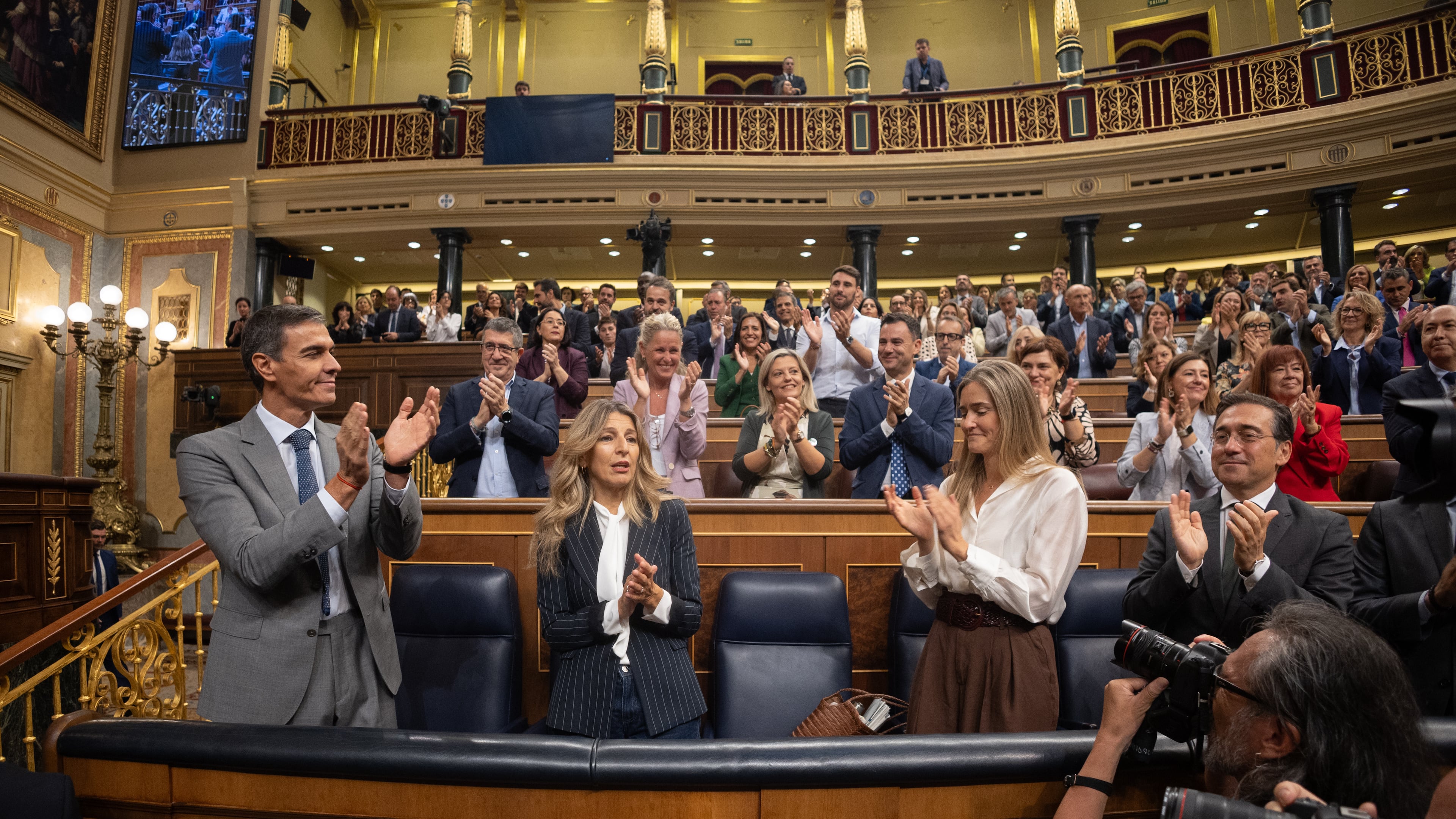 Spanish Prime Minister Pedro Sánchez, left, applauds at the Spanish parliament in Madrid, Friday Oct. 2, 2026. (Eduardo Parra/Europa Press via AP)