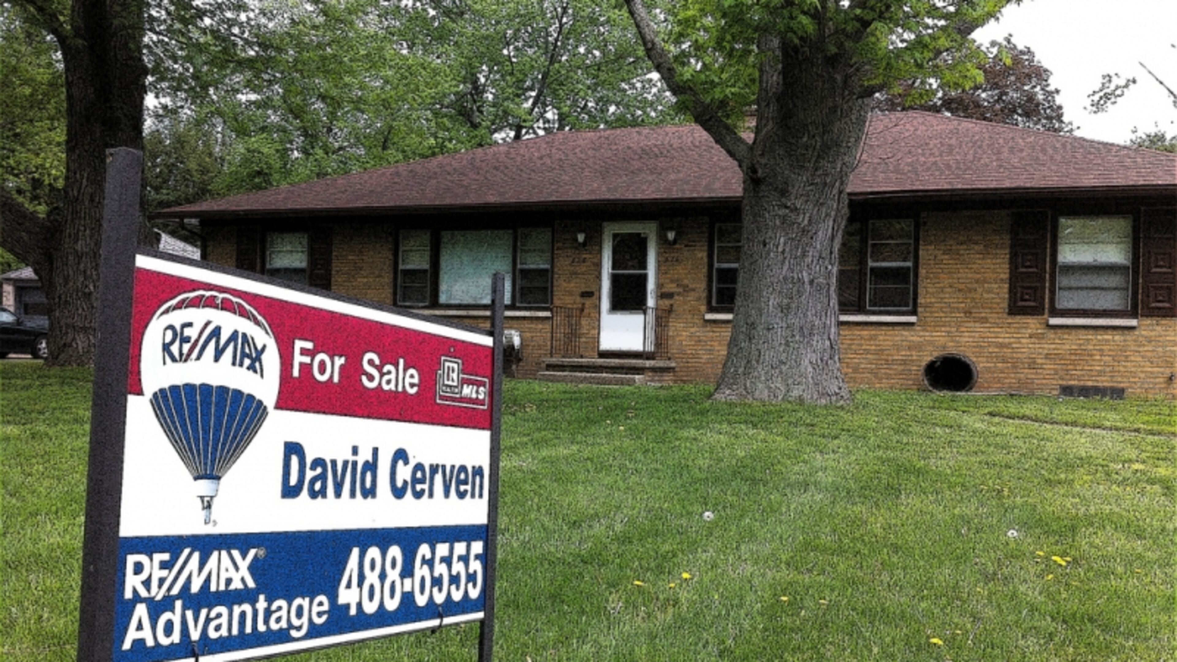 Experts say there continues to be a lag in the number of listings of homes for sale in metro Atlanta. For those who are selling, in general, that’s good news. For buyers, not so much.