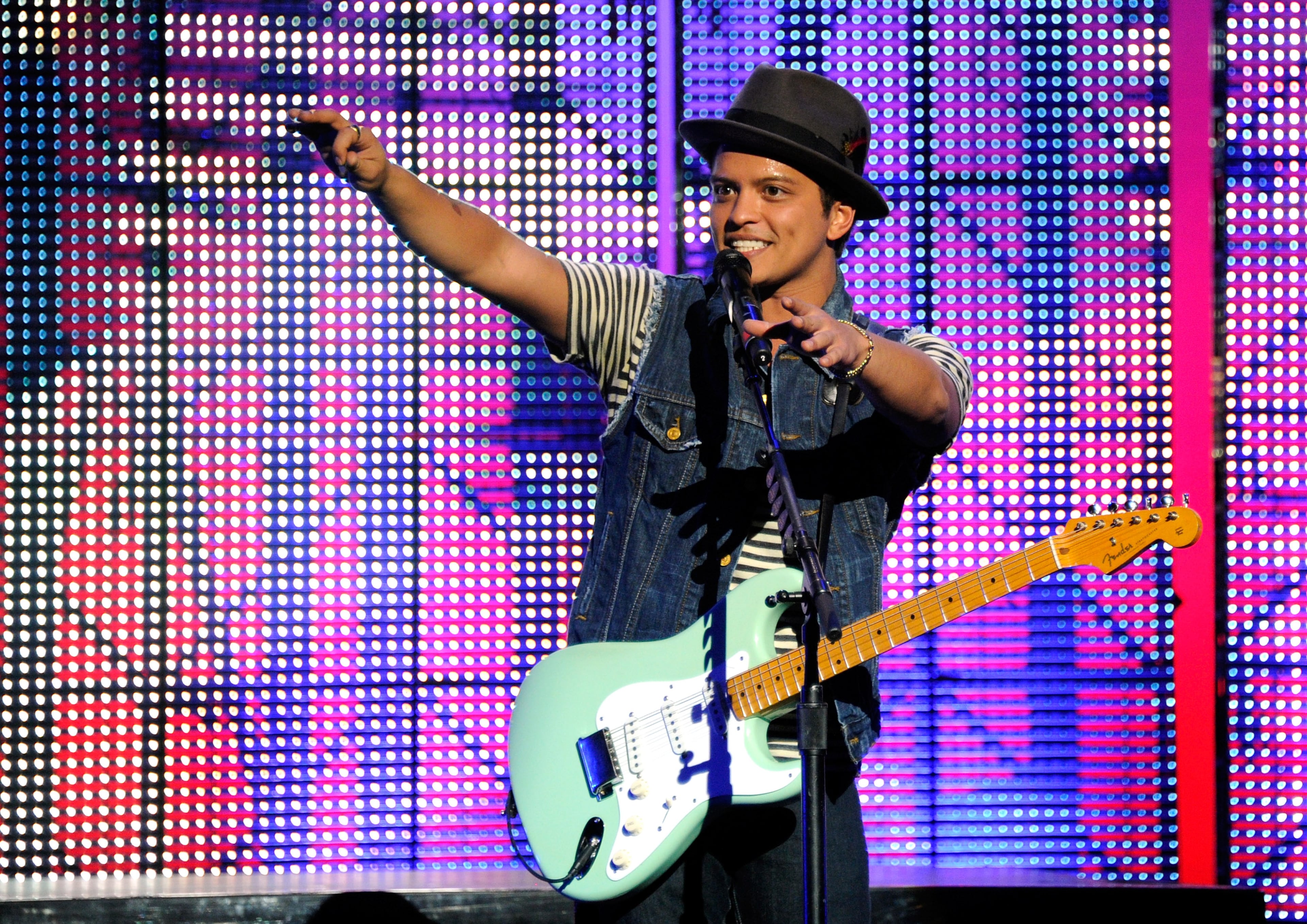 LAS VEGAS, NV - JUNE 16: Recording artist Bruno Mars performs during the Hooligans in Wondaland tour at The Pearl concert theater at the Palms Casino Resort June 16, 2011 in Las Vegas, Nevada. (Photo by Ethan Miller/Getty Images)
