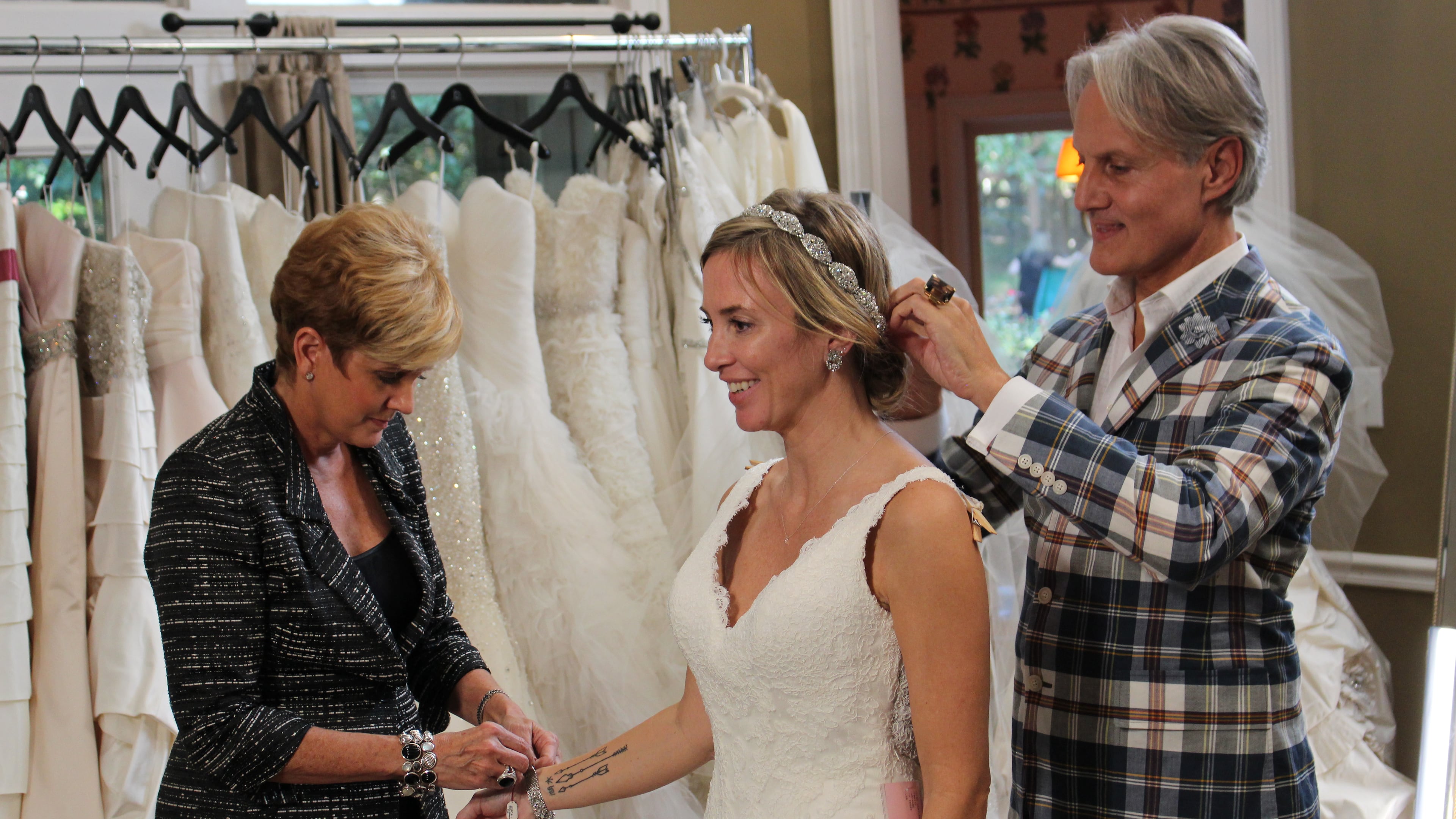 Anna Bozman works with Monte Durham (right) and Lori Allen (left). CREDIT: TLC