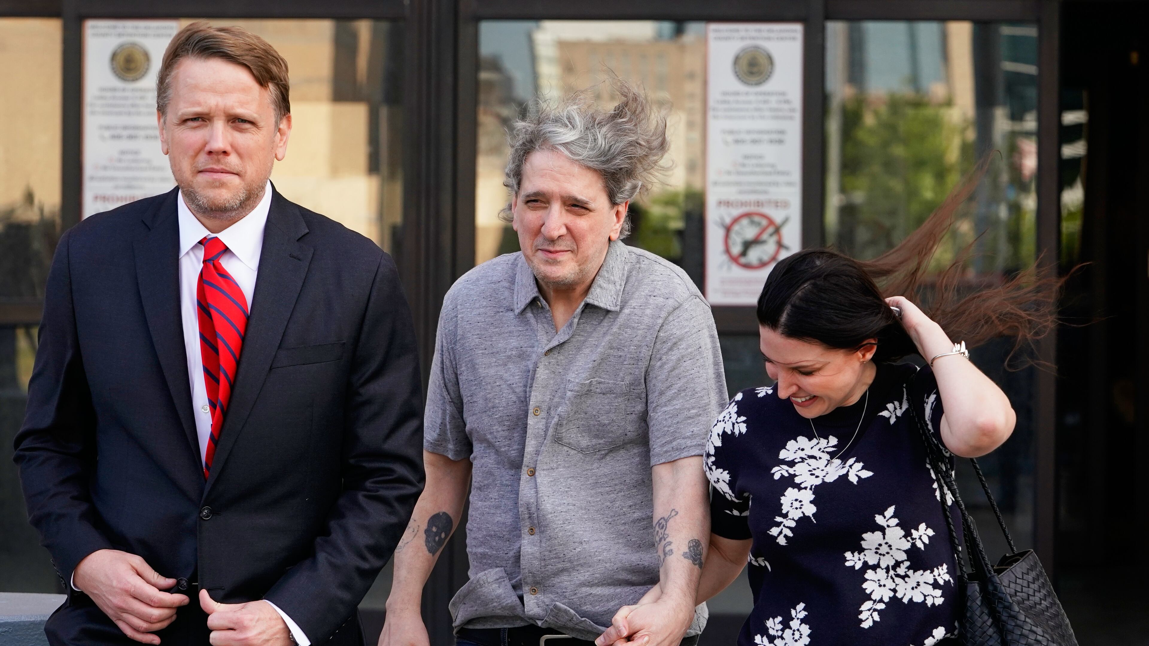 Former death row prisoner Richard Glossip, center, exits a detention facility alongside his wife Lea Glossip, right, after being granted bond while awaiting retrial Thursday, May 14, 2026, in Oklahoma City. (AP Photo/Nick Oxford)