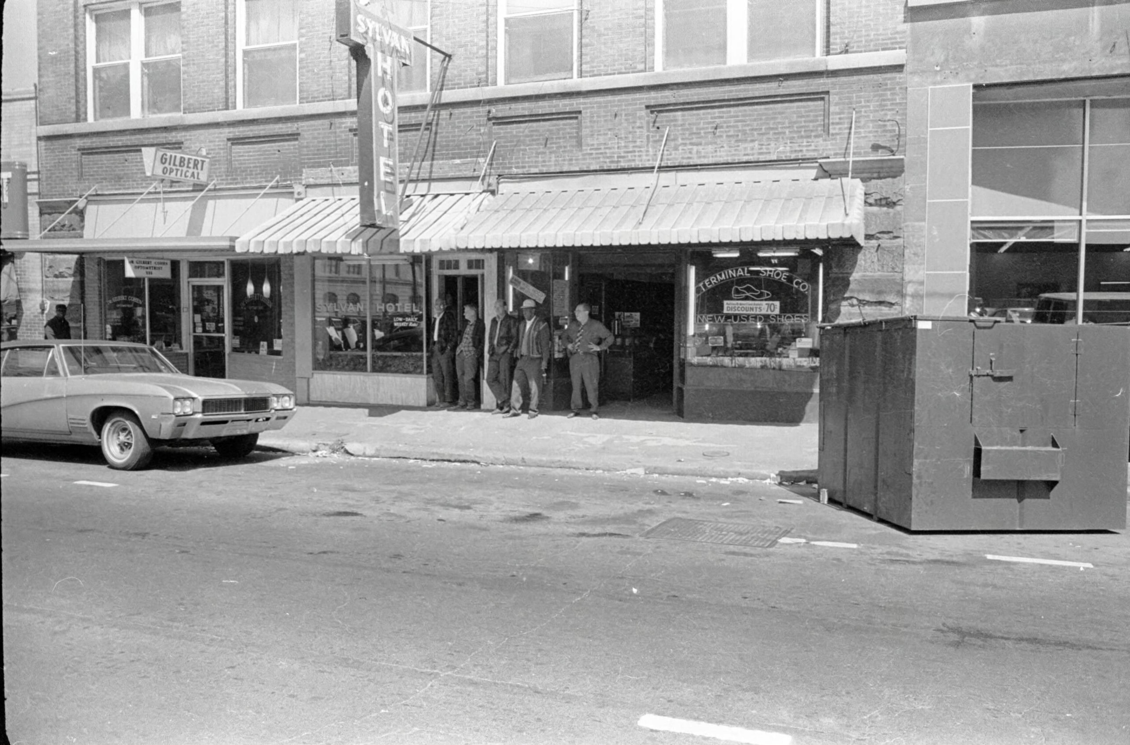 The Sylvan Hotel, at 233-235 Mitchell Street, in 1970, during a citywide garbage strike. (Tom Coffin Photographs collection at GSU Library / V003-700328-B03)