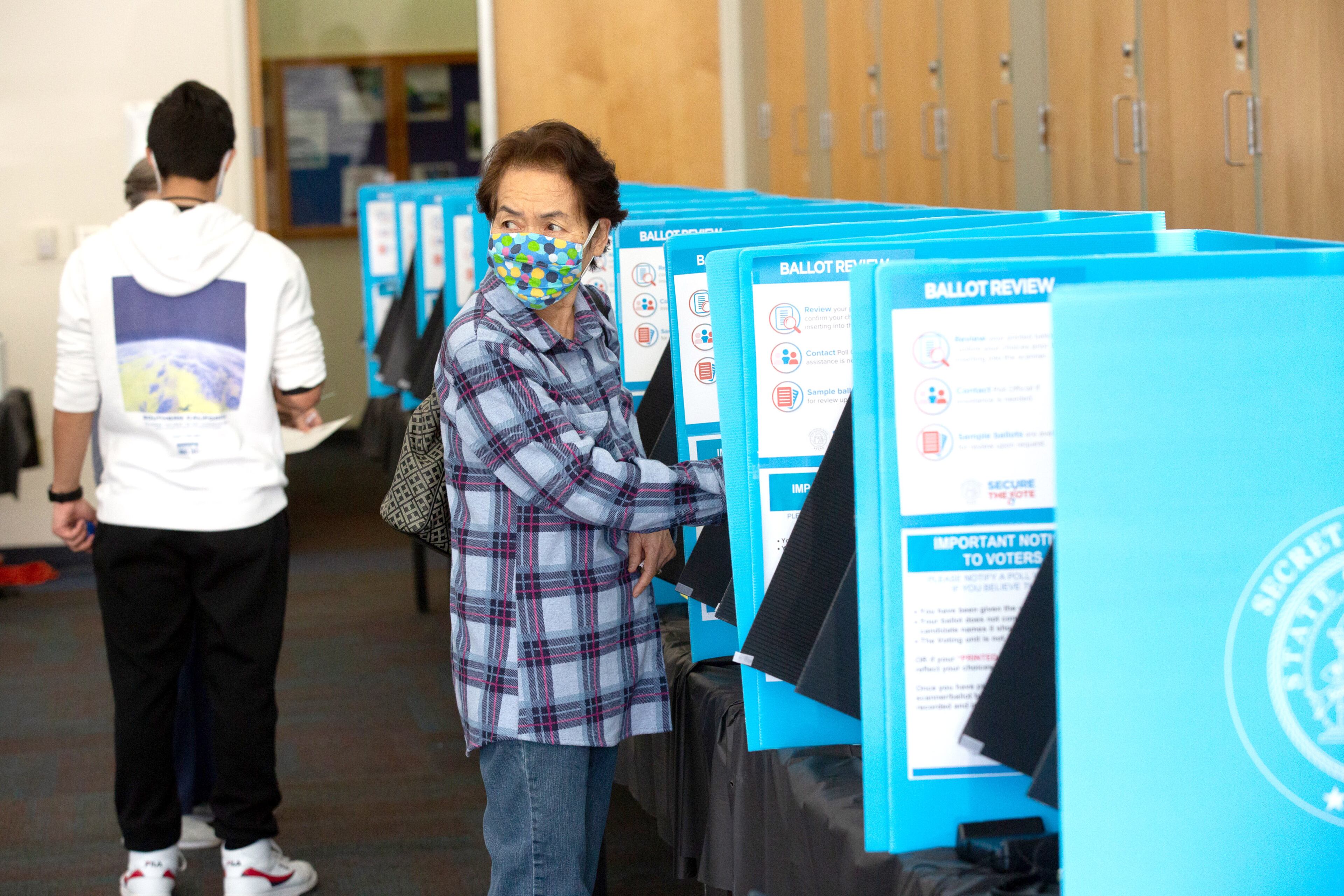 Khammay Detvongsa cast his vote at the Rhodes Jordan Community Center in Lawrenceville on January 5, 2021. STEVE SCHAEFER FOR THE ATLANTA JOURNAL-CONSTITUTION