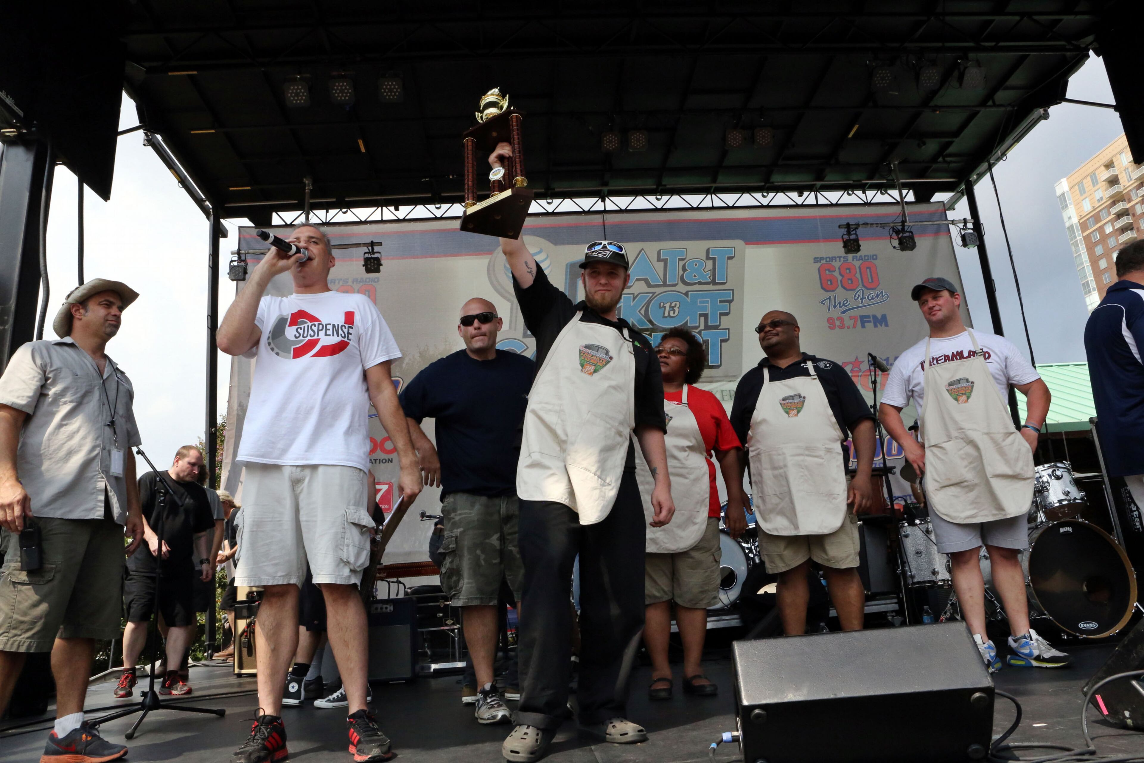 5-star BBQ, representing Virginia Tech, won the Chick-fil-A Kickoff BBQ Cookoff competition at Centennial Olympic Park. Sheryl Crow headlined the Chick-fil-A Kickoff concert, which also featured Uncle Kracker and Paris Luna & the Company.