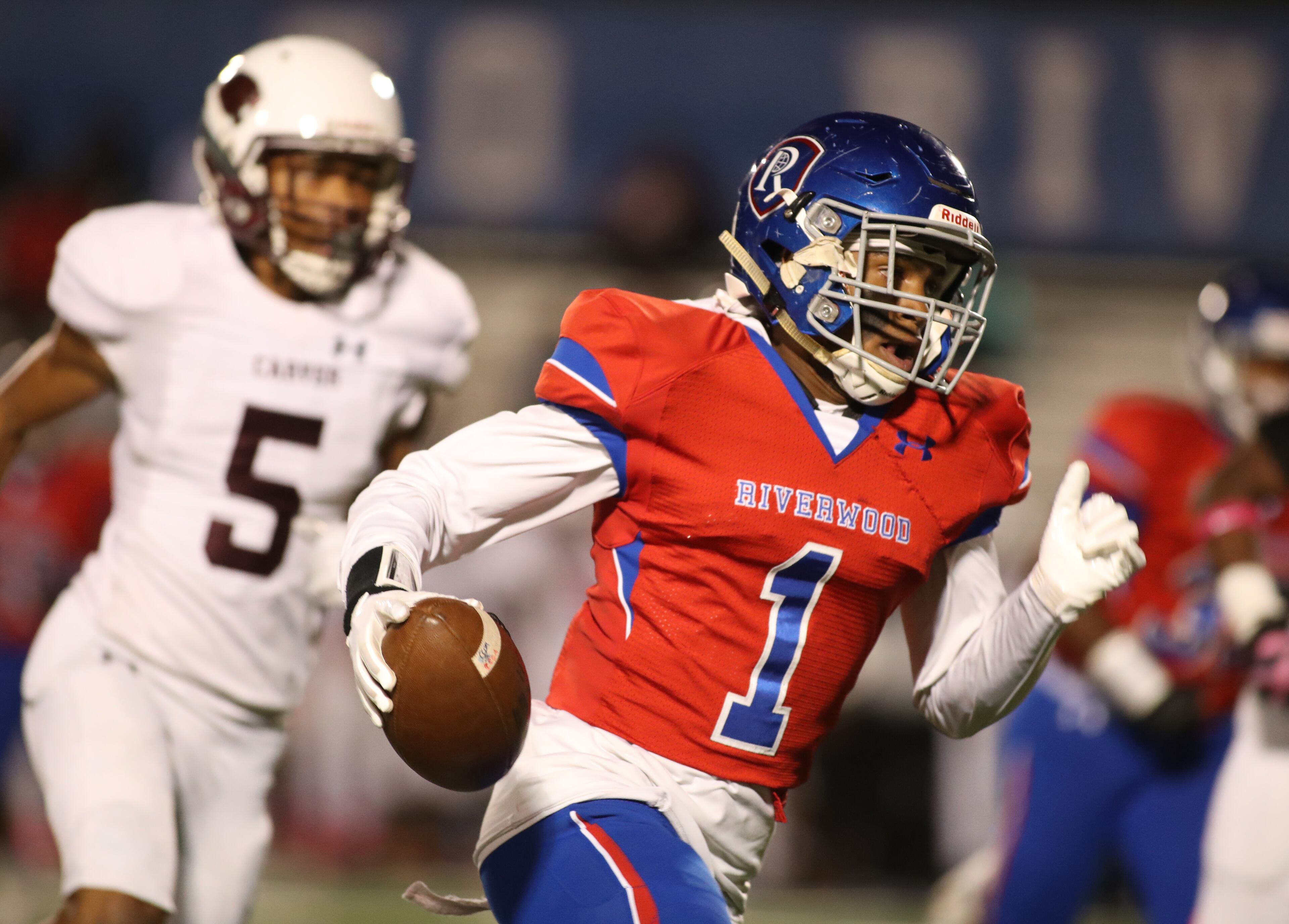 Riverwood wide receiver Austin Simmons runs after a catch in the first half against Carver-Atlanta at Riverwood High School Friday, October 18, 2019 in Sandy Springs, Ga.. (JASON GETZ/SPECIAL TO THE AJC)