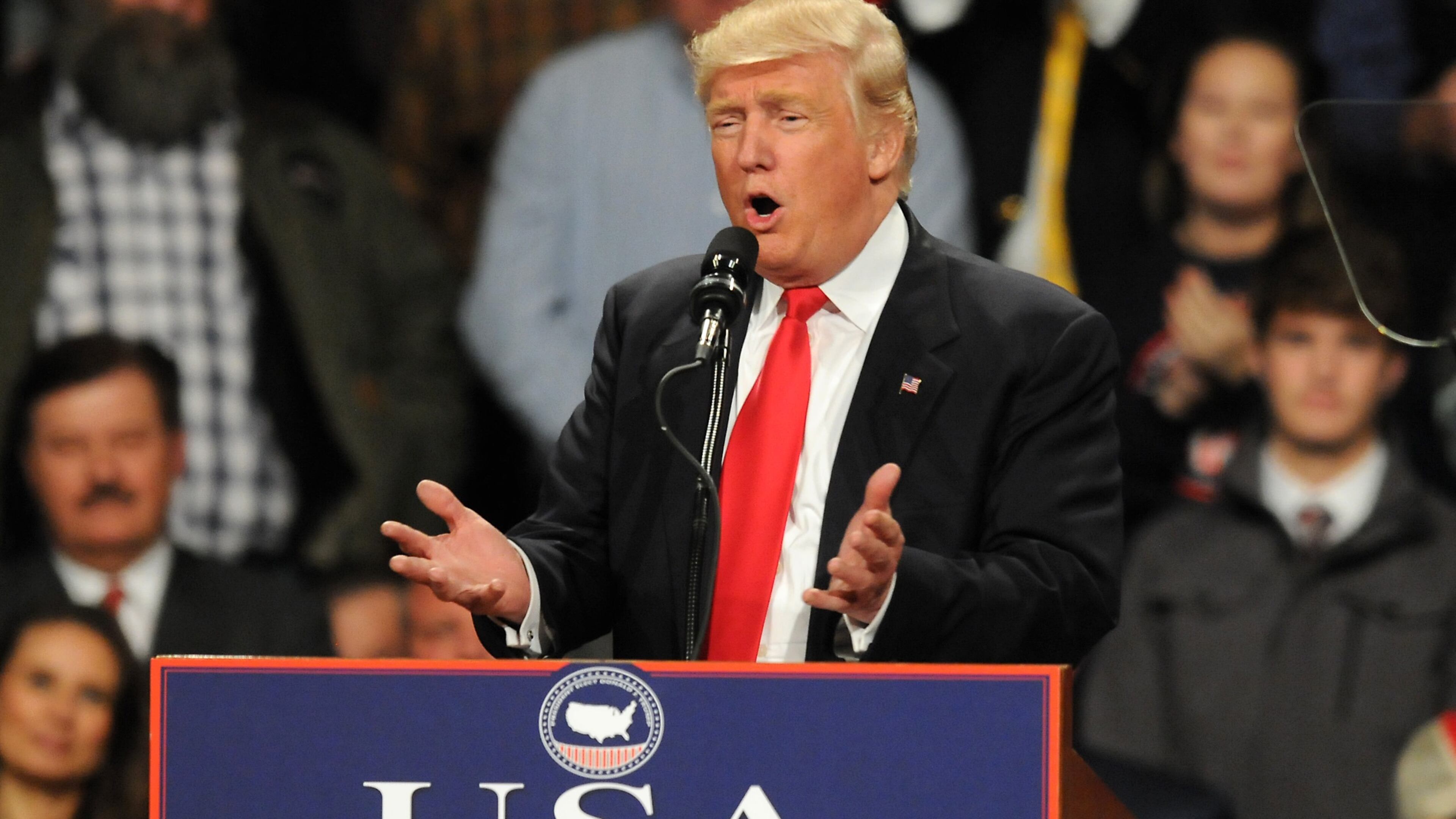 U.S. President-elect Donald Trump speaks at a Victory Tour Rally, on December 8, 2016 in Des Moines, Iowa. Trump is taking time time to speak several of the states that helped him win the election (Photo by Steve Pope/Getty Images)