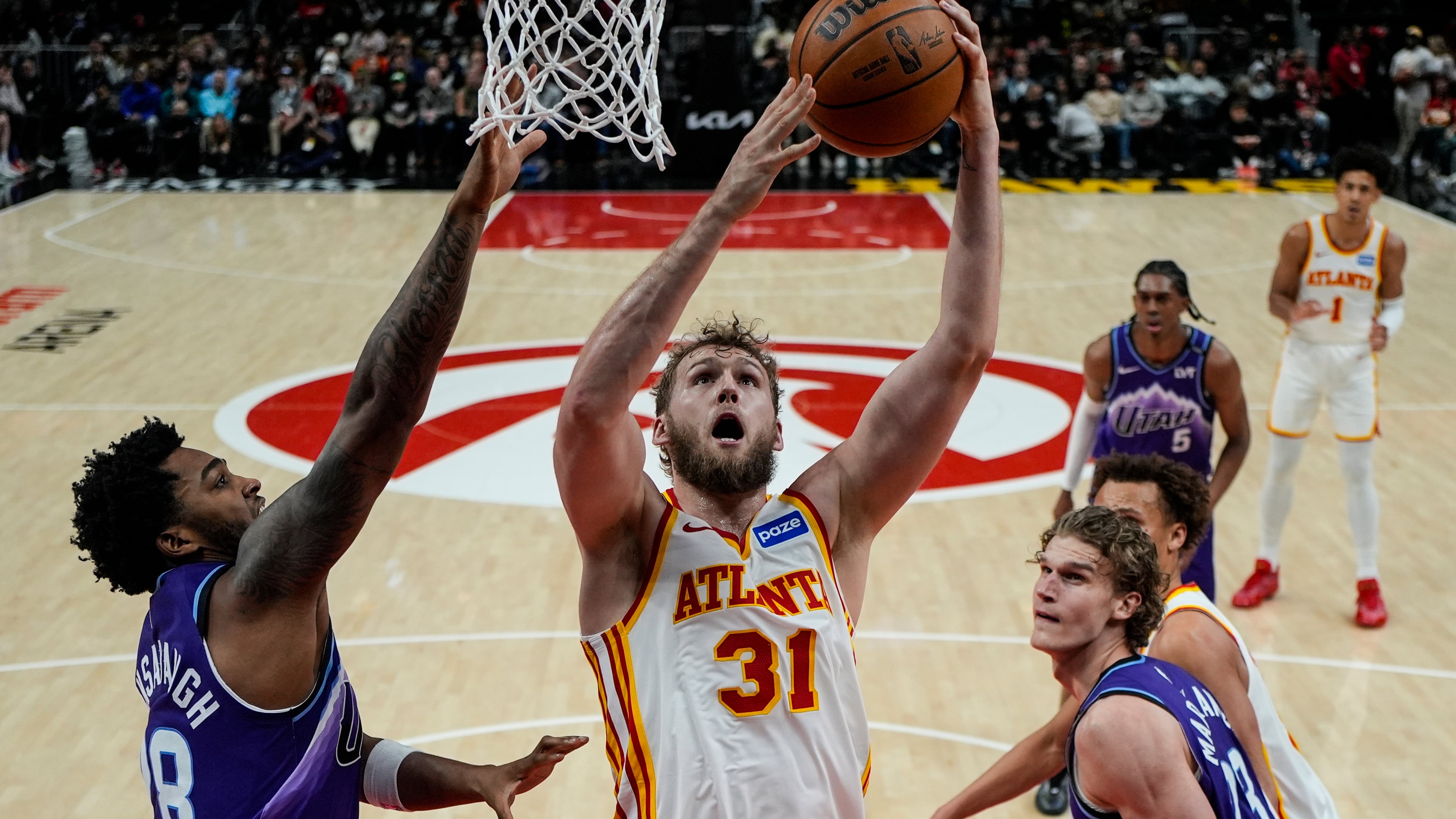 Center Jock Landale makes his debut for the Atlanta Hawks on Thursday. (Mike Stewart/AP)