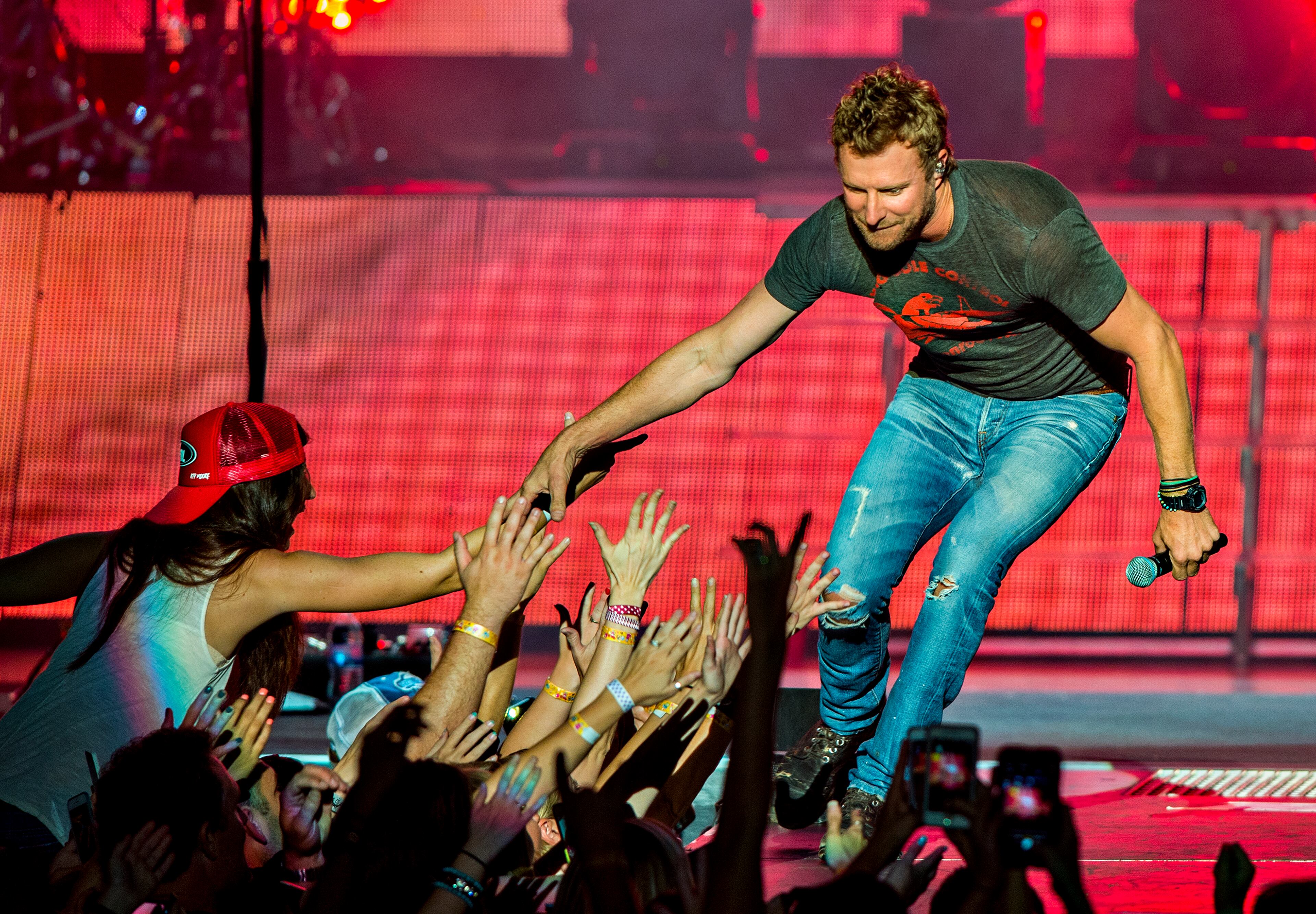 September 19, 2015 Alpharetta - Dierks Bentley reaches out to the crowd as he performs on stage at Verizon Wireless Amphitheatre in Alpharetta during the 94.9 The Bull's Big Country Fan Jam on Saturday, September 19, 2015. JONATHAN PHILLIPS / SPECIAL