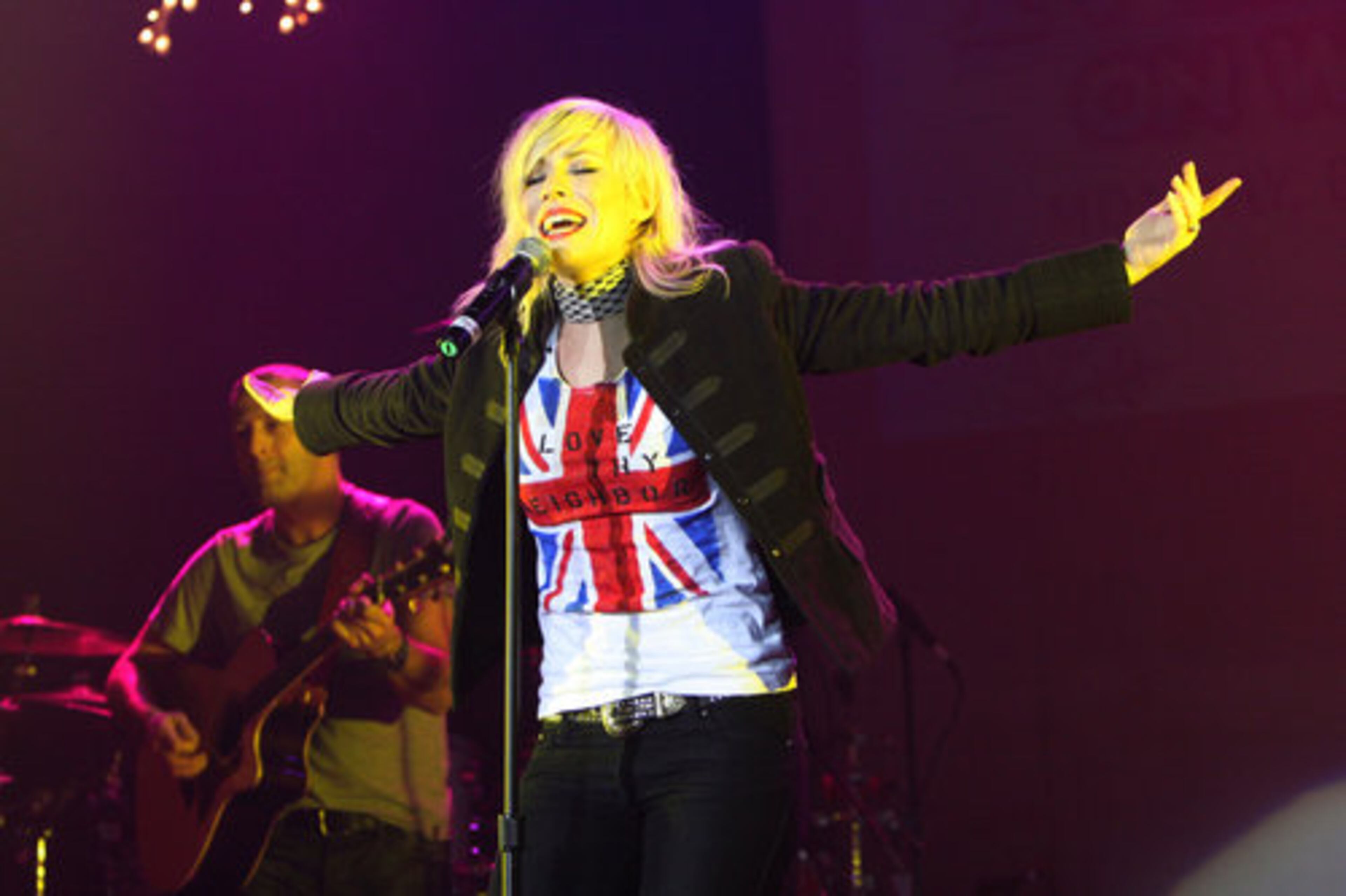 British singer Natasha Bedingfield displays the Union Jack.