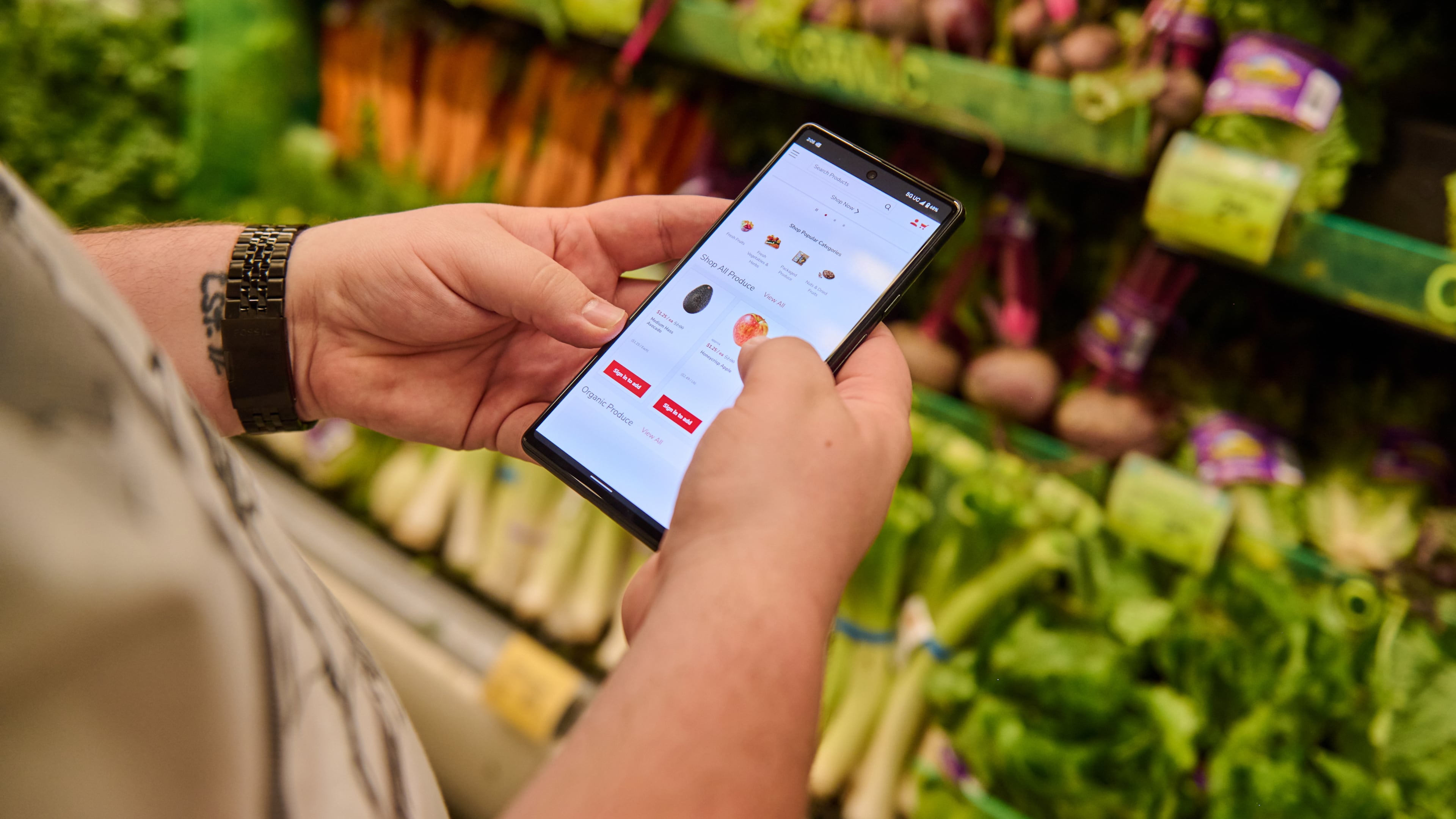 Josh Roberts, who uses Klarna, a buy-now, pay-later service, scrolls through Safeway’s app at one of the grocer’s stores near his home in Kenmore, Wash., July 19, 2022. Chona Kasinger/The New York Times
