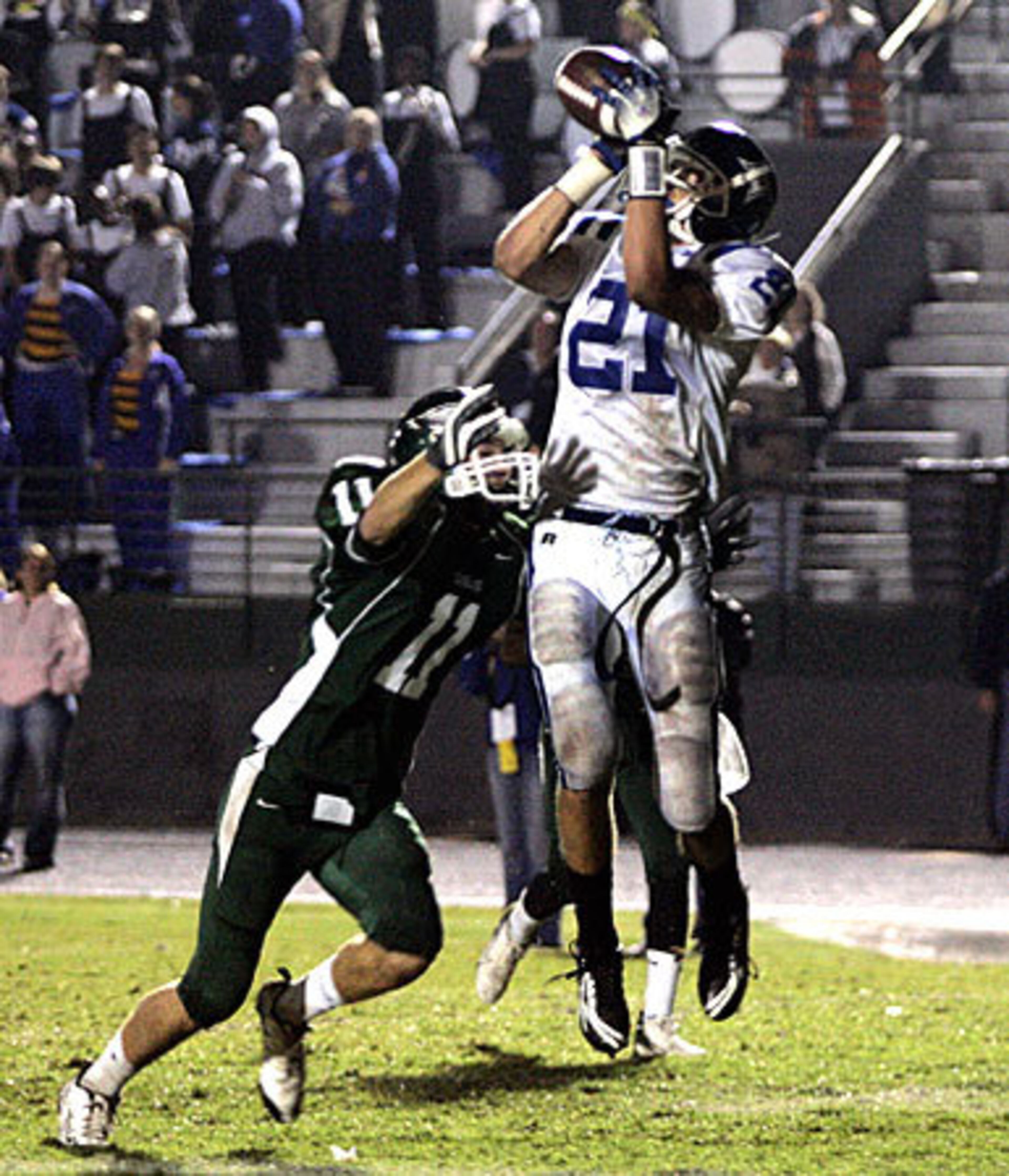 Peachtree Ridge Mitchell Williford (21) makes a catch for a touchdown as Collins Hill Timmy Quinones (11) defends.