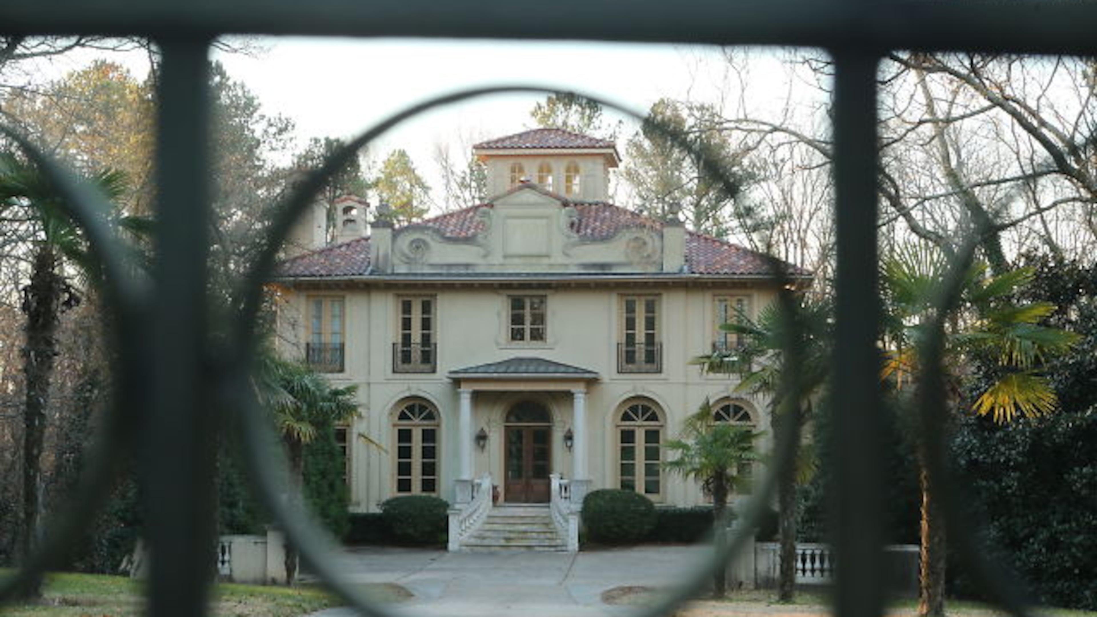 Jermaine Dupri lost his Mount Paran home to foreclosure. JOHN SPINK / JSPINK@AJC.COM