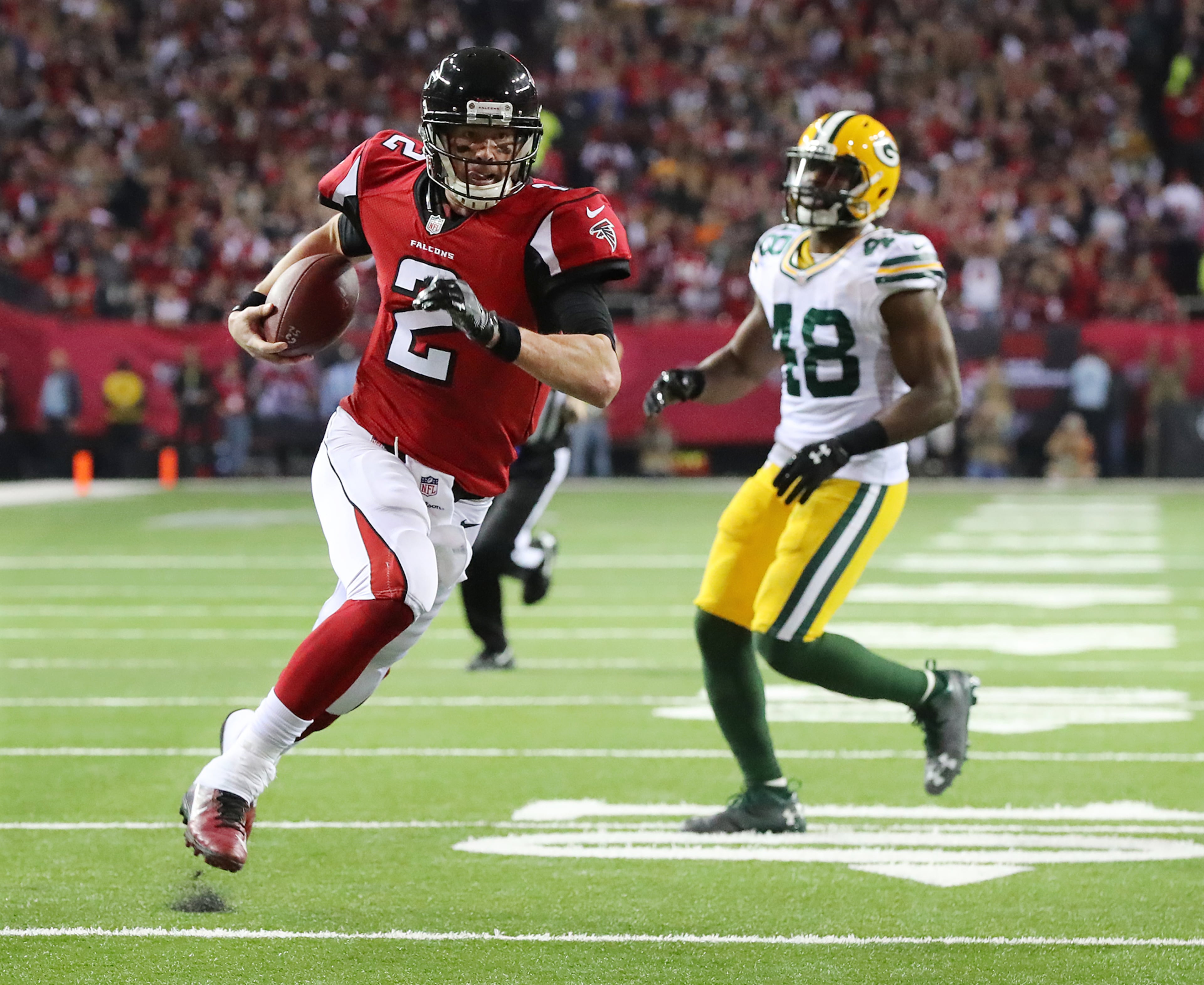 January 22, 2017, Atlanta: Falcons quarterback Matt Ryan breaks away from linebacker Joe Thomas for a touchdown on a quarterback keeper against the Packers to take a 17-0 lead during the second quarter in the NFL football NFC Championship game on Sunday, Jan. 22, 2017, in Atlanta. Curtis Compton/ccompton@ajc.com
