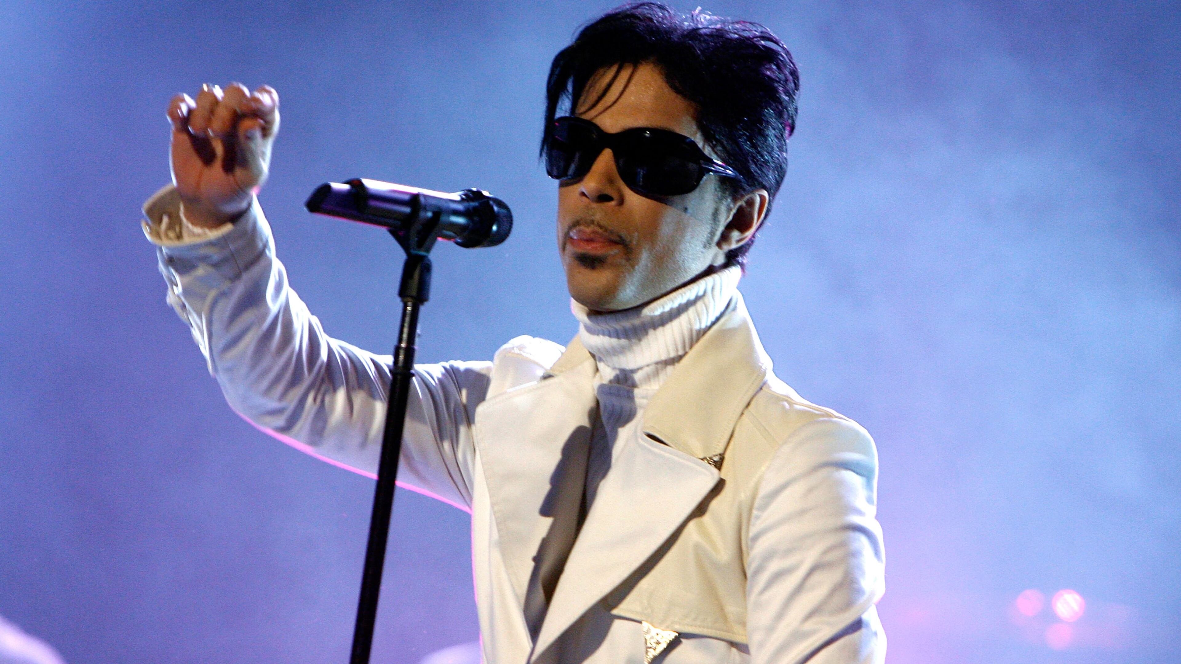 PASADENA, CA - JUNE 01: Singer Prince performs onstage during the 2007 NCLR ALMA Awards held at the Pasadena Civic Auditorium on June 1, 2007 in Pasadena, California. (Photo by Kevin Winter/Getty Images for NCLR)
