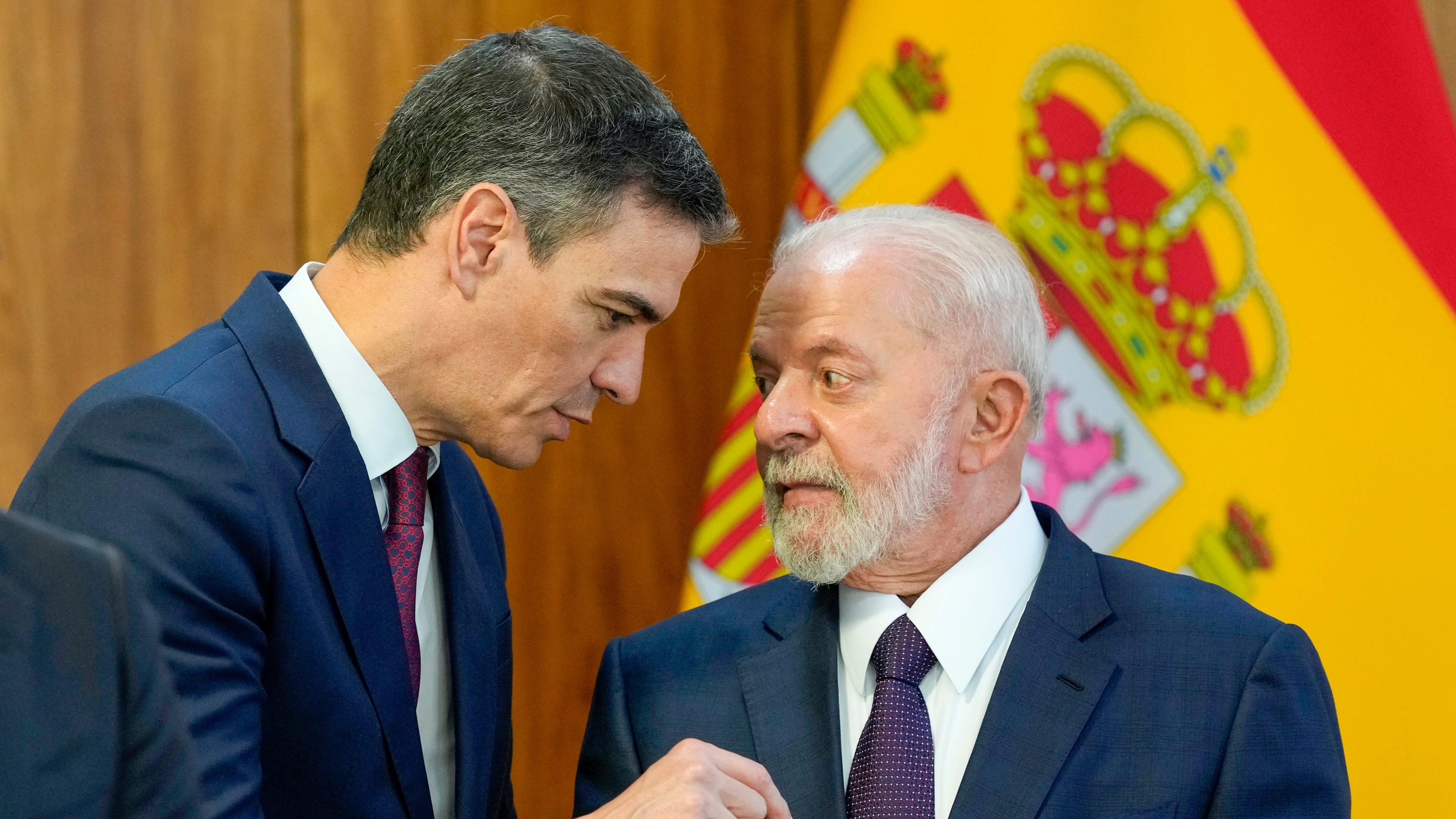 FILE -Spain's Prime Minister Pedro Sanchez, left, speaks with Brazil's President Luiz Inacio Lula da Silva during their joint statement at Planalto presidential palace in Brasilia, Brazil, March 6, 2024. (AP Photo/Eraldo Peres, File)