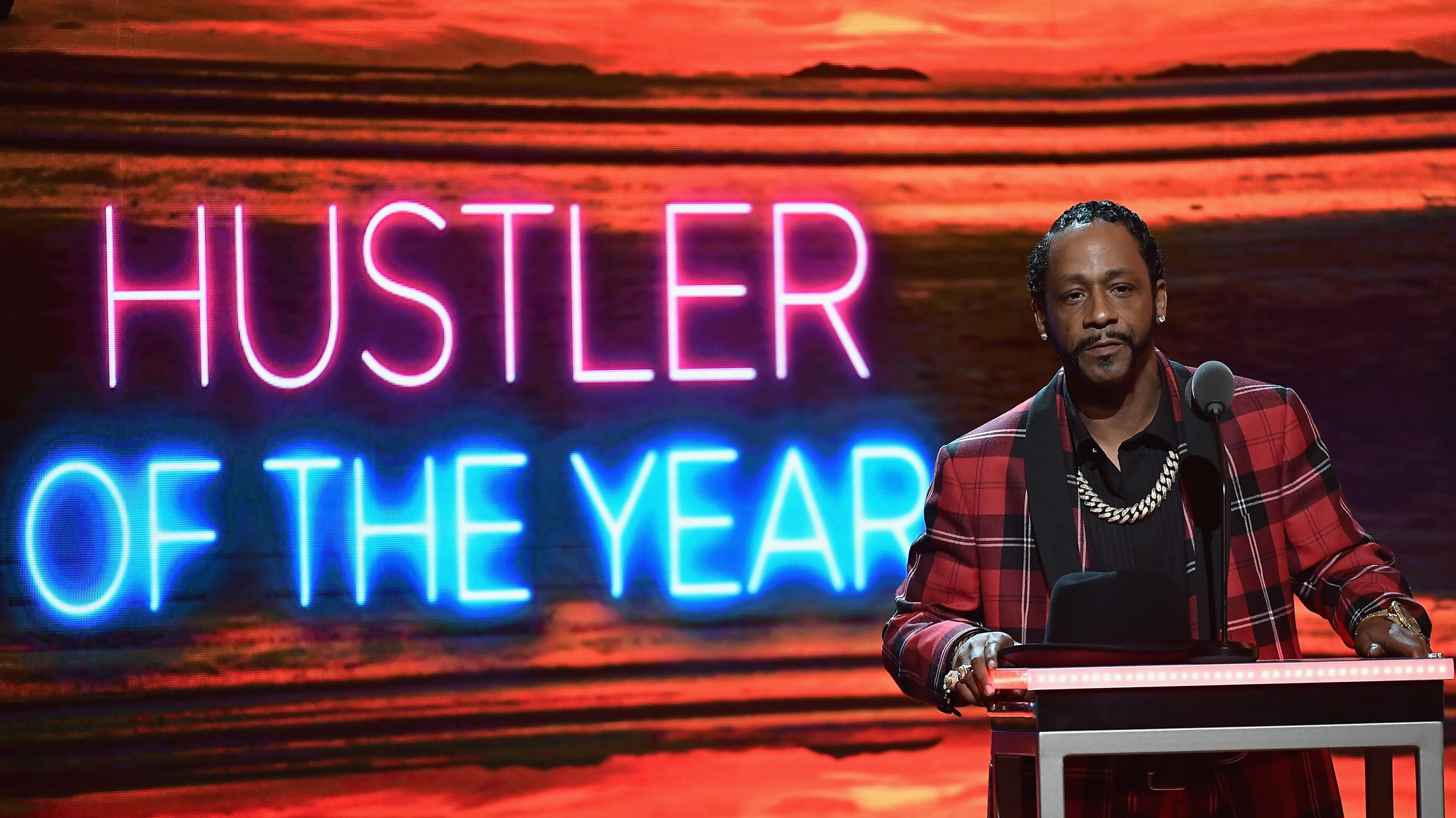 MIAMI BEACH, FL - OCTOBER 06: Katt Williams presents the Hustler of the Year award onstage during the BET Hip Hop Awards 2017 at The Fillmore Miami Beach at the Jackie Gleason Theater on October 6, 2017 in Miami Beach, Florida. (Photo by Gustavo Caballero/Getty Images for BET)