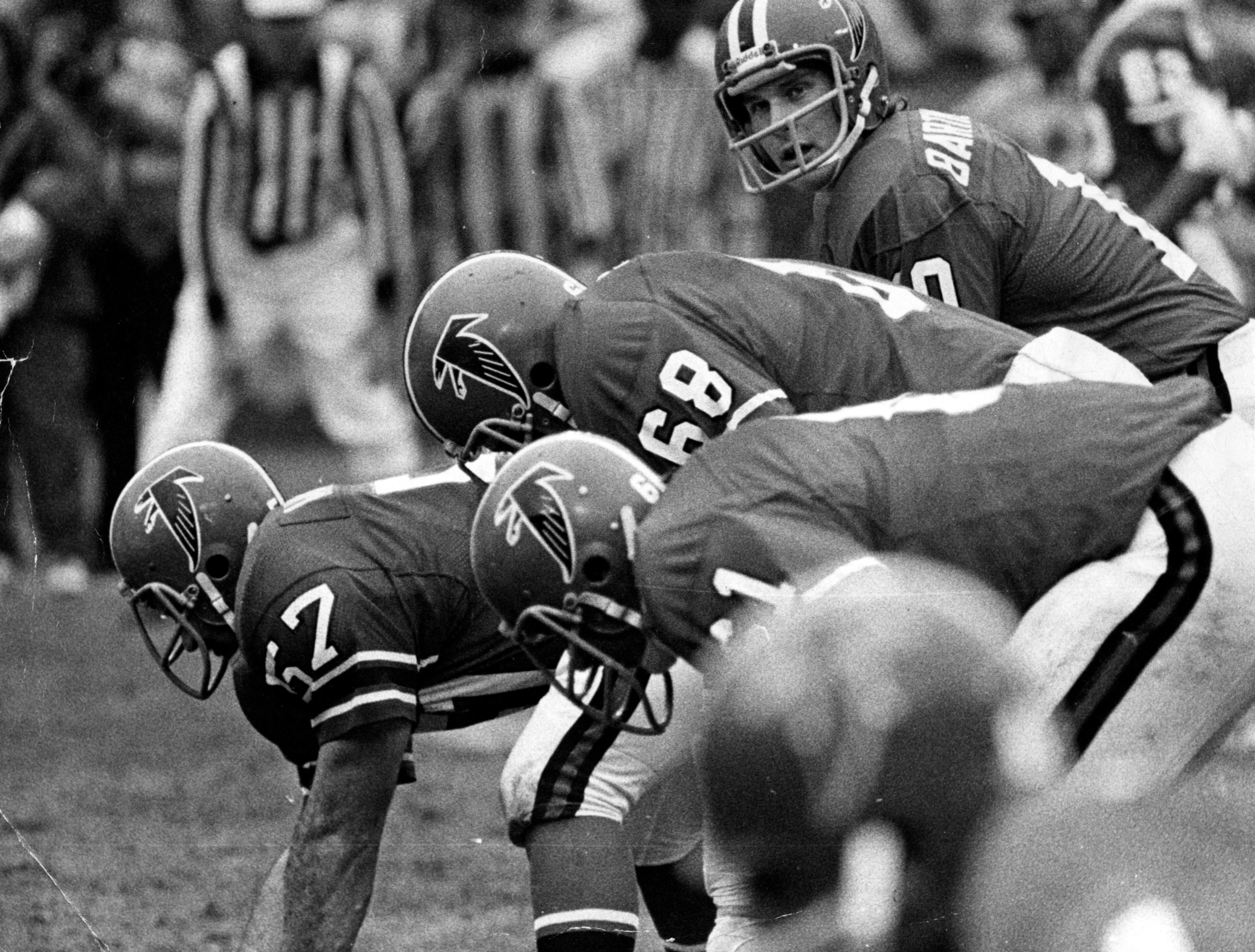 19751227 - ATLANTA, GA - Atlanta Falcons quarterback Steve Bartkowski call out the play to his offensive line. (CHARLES PUGH/AJC staff) 1975