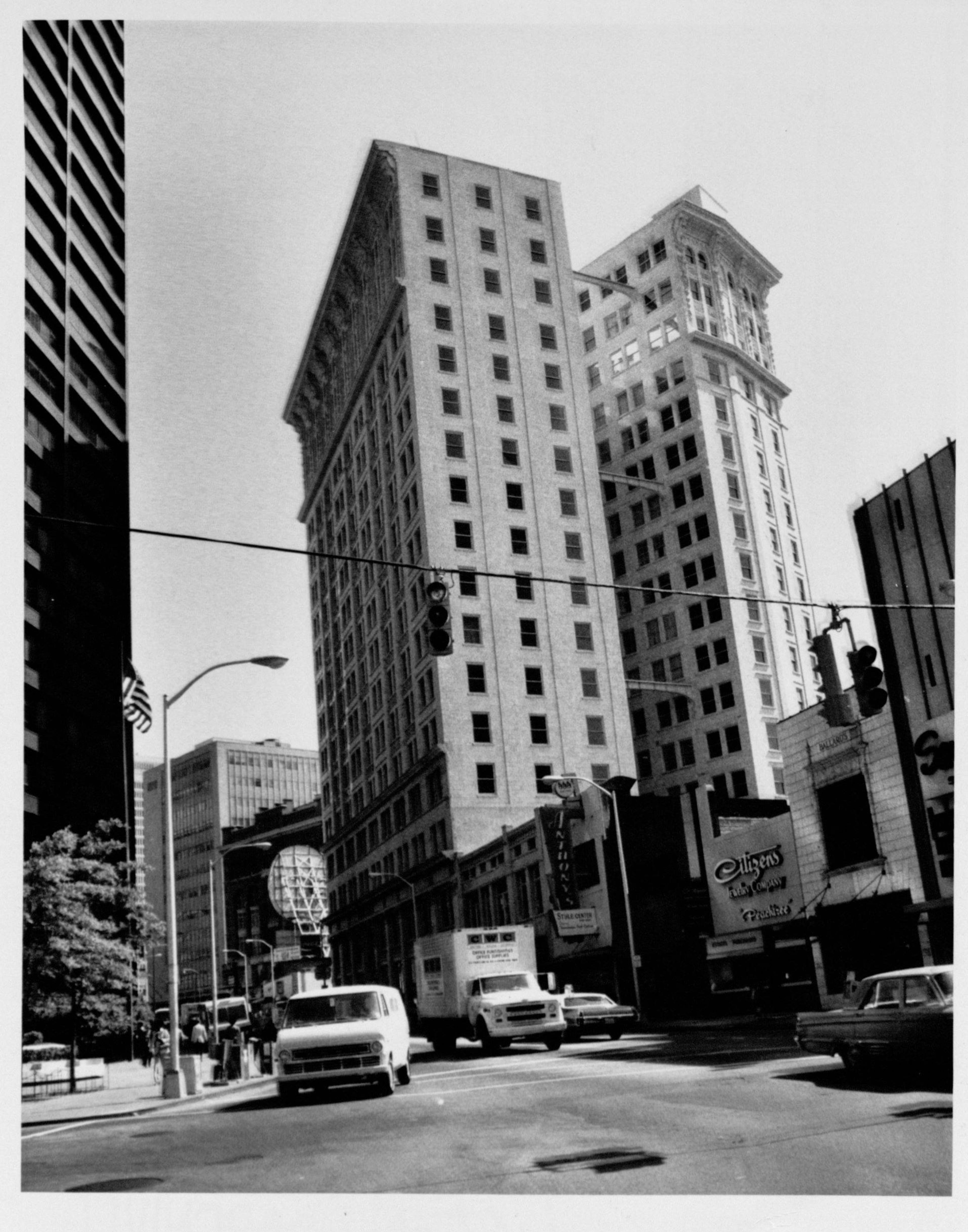 Buildings and traffic on Broad Street, May 7, 1976. Bill Wilson/AJC