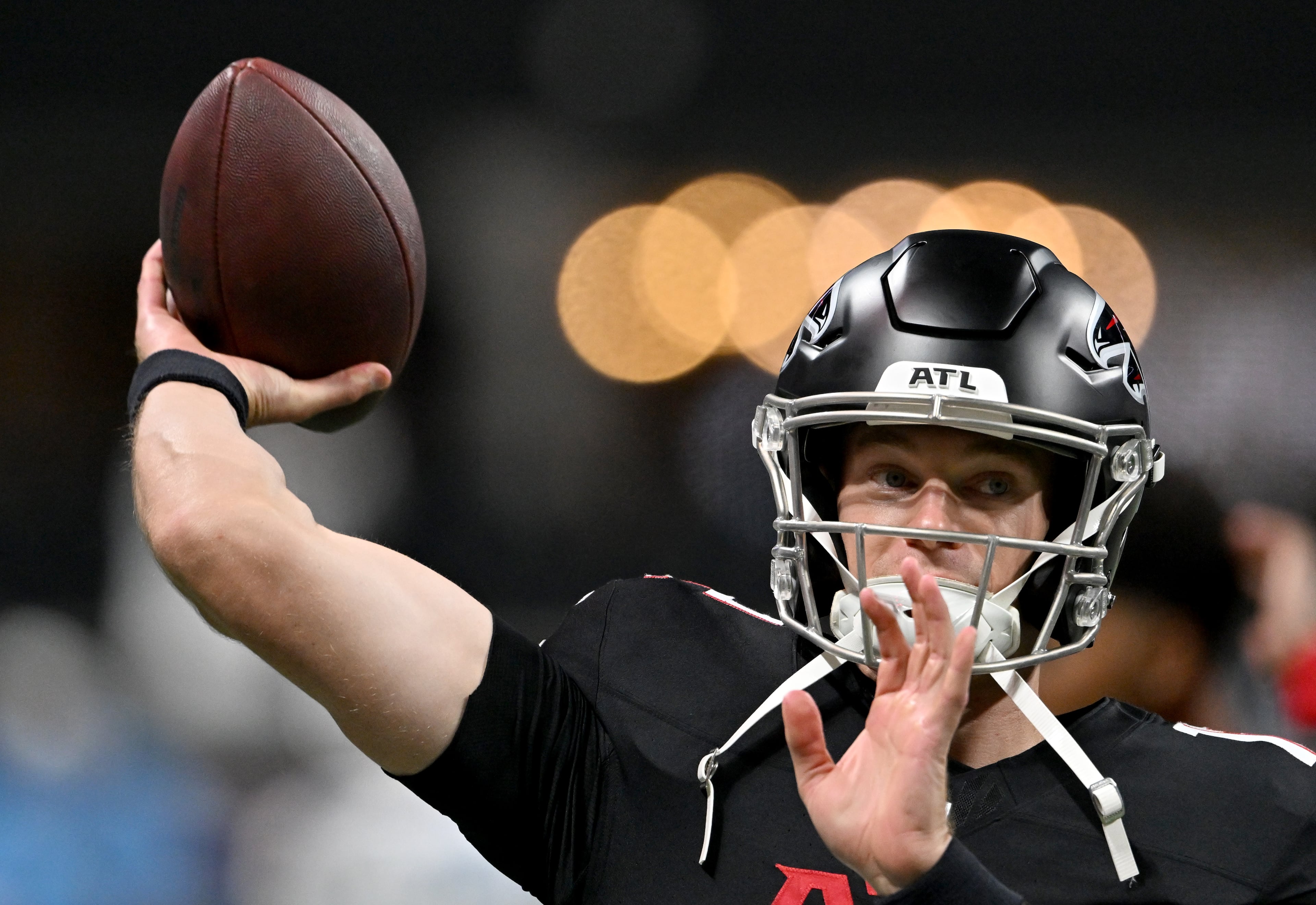 Atlanta Falcons quarterback Easton Stick throws a ball before an NFL preseason game against the Tennessee Titans at Mercedes-Benz Stadium, Friday, August 15, 2025, in Atlanta. (Hyosub Shin/AJC)