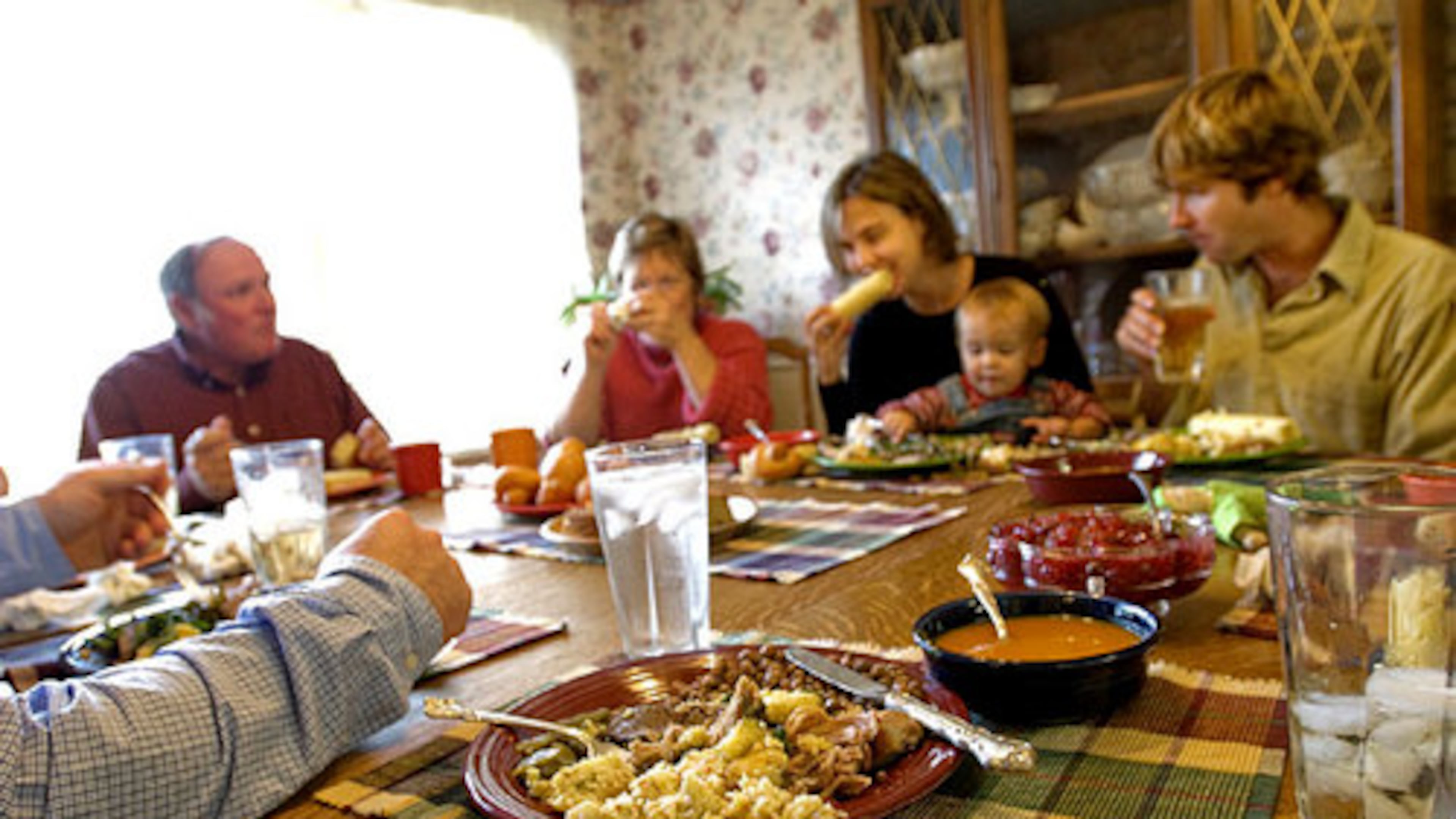 Everyone sits down for Sunday dinner at Carter and Beverly Swancy's home in Ranger, Ga. (Joey Ivansco/AJC)