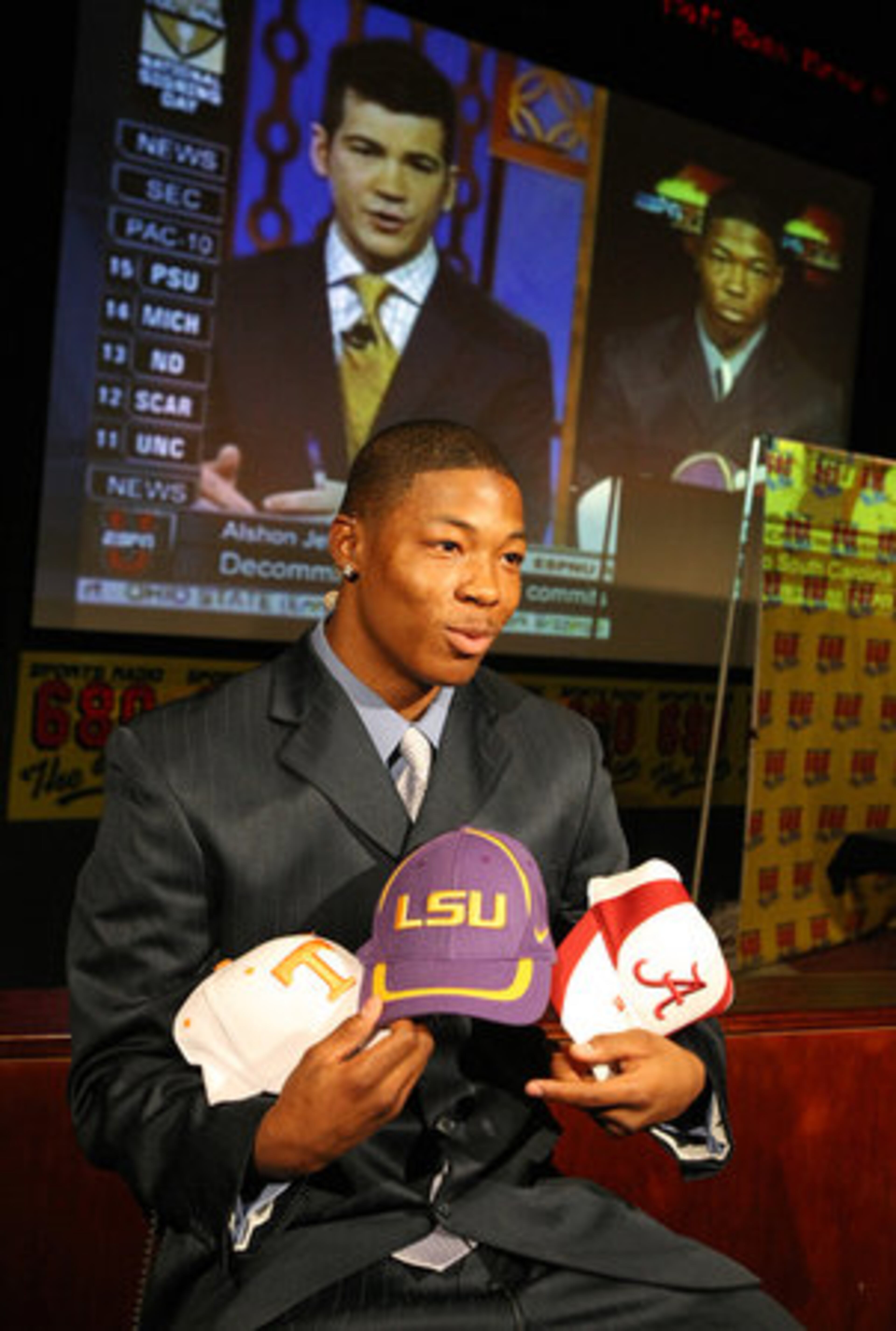 Cerver High's Darren Myles Jr., a safety/wide receiver, makes his pick during a live broadcast on ESPNU. Out of his three choices of Tennessee, LSU or Alabama he picked ... Tennessee.