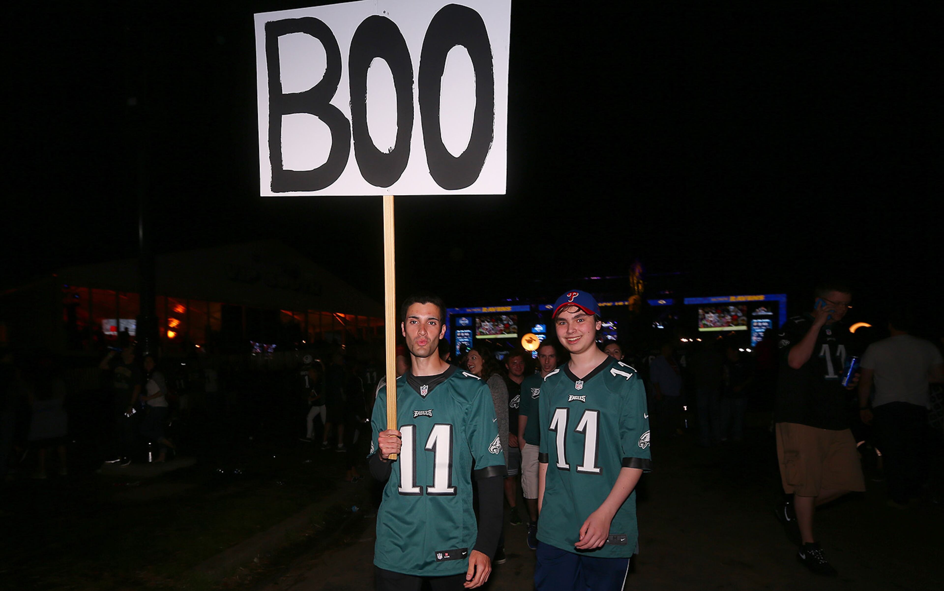 PHILADELPHIA, PA - APRIL 27: Fans react after Derek Barnett of Tennessee was picked #14 overall by the Philadelphia Eagles during the first round of the 2017 NFL Draft at the Philadelphia Museum of Art on April 27, 2017 in Philadelphia, Pennsylvania. (Photo by Mitchell Leff/Getty Images)