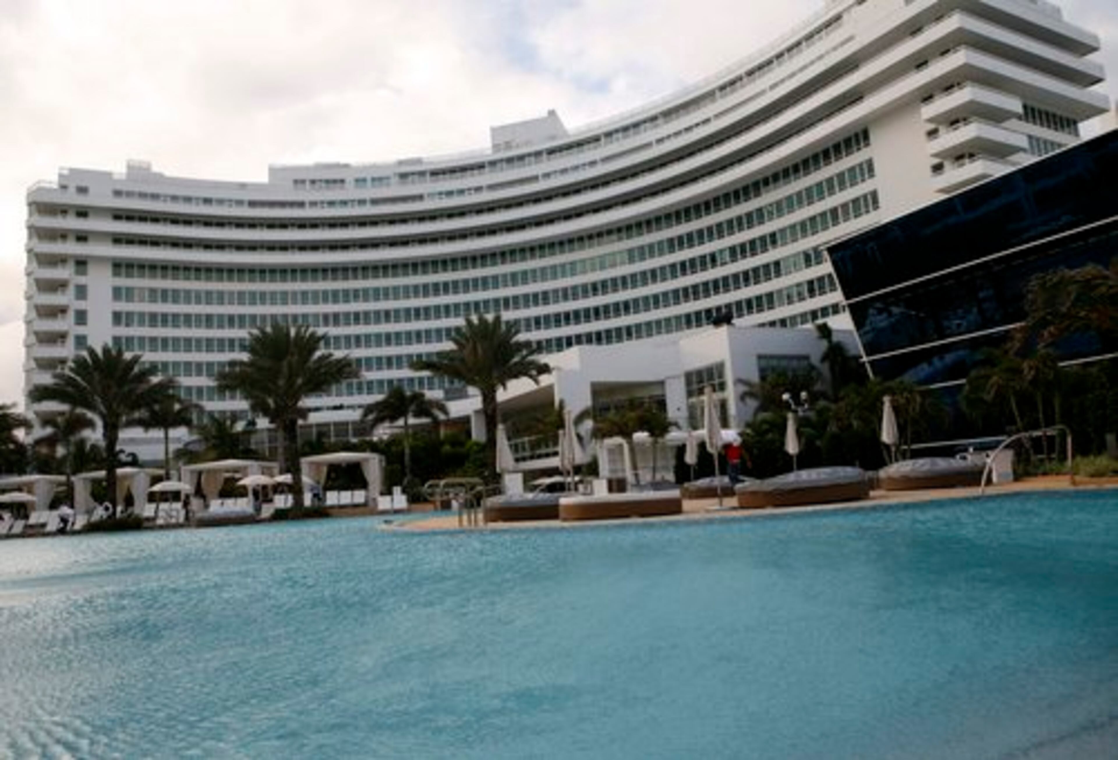 A sleek, curvy layer cake of a place blending into an Atlantic beach, the Fontainebleau Hotel was once the Miami Beach playground of the Rat Pack and Elvis Presley (even James Bond). Now, the hotel has been updated in a way guaranteed to turn a new generation of heads.